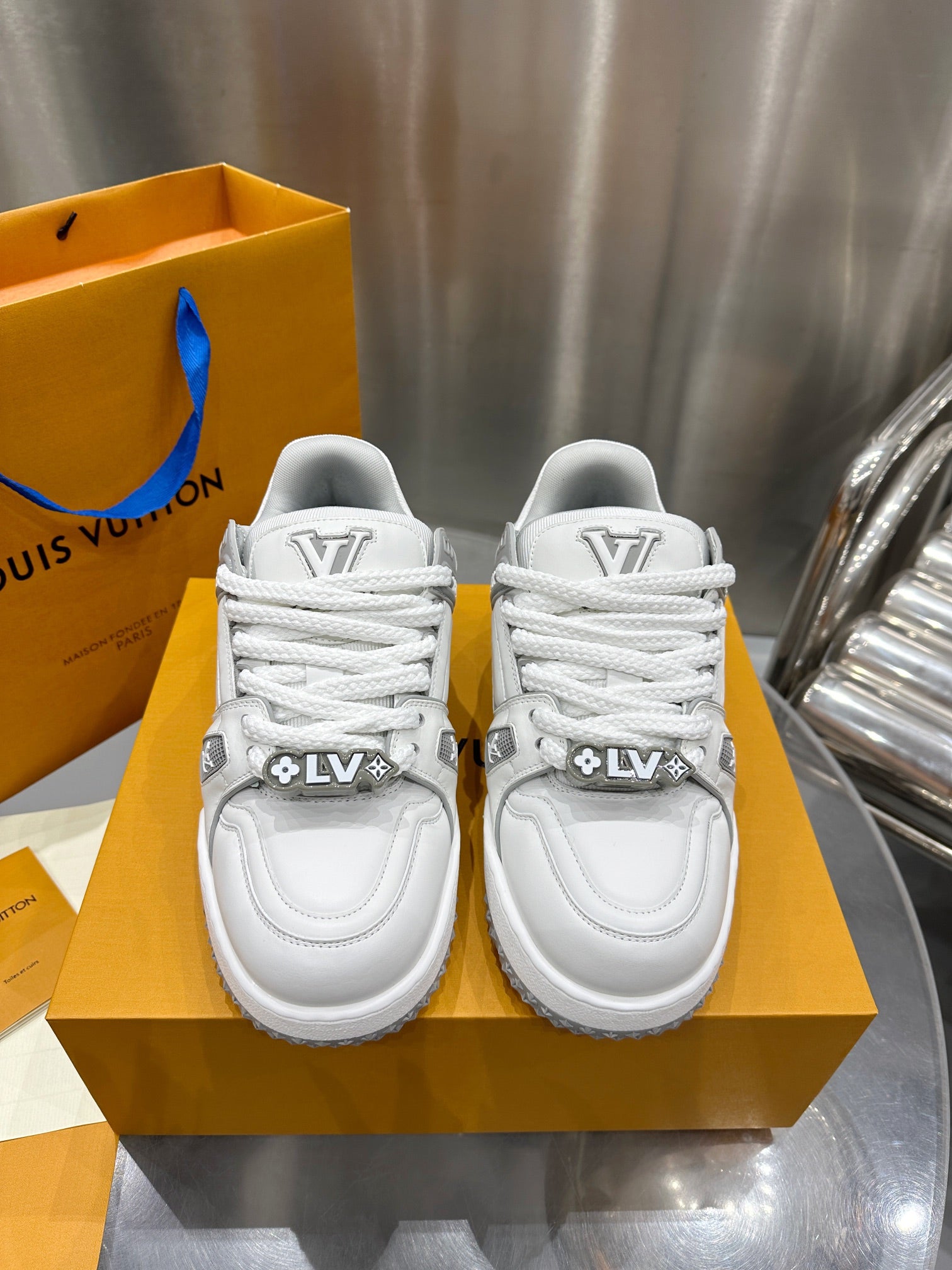 Louis Vuitton sneakers 162