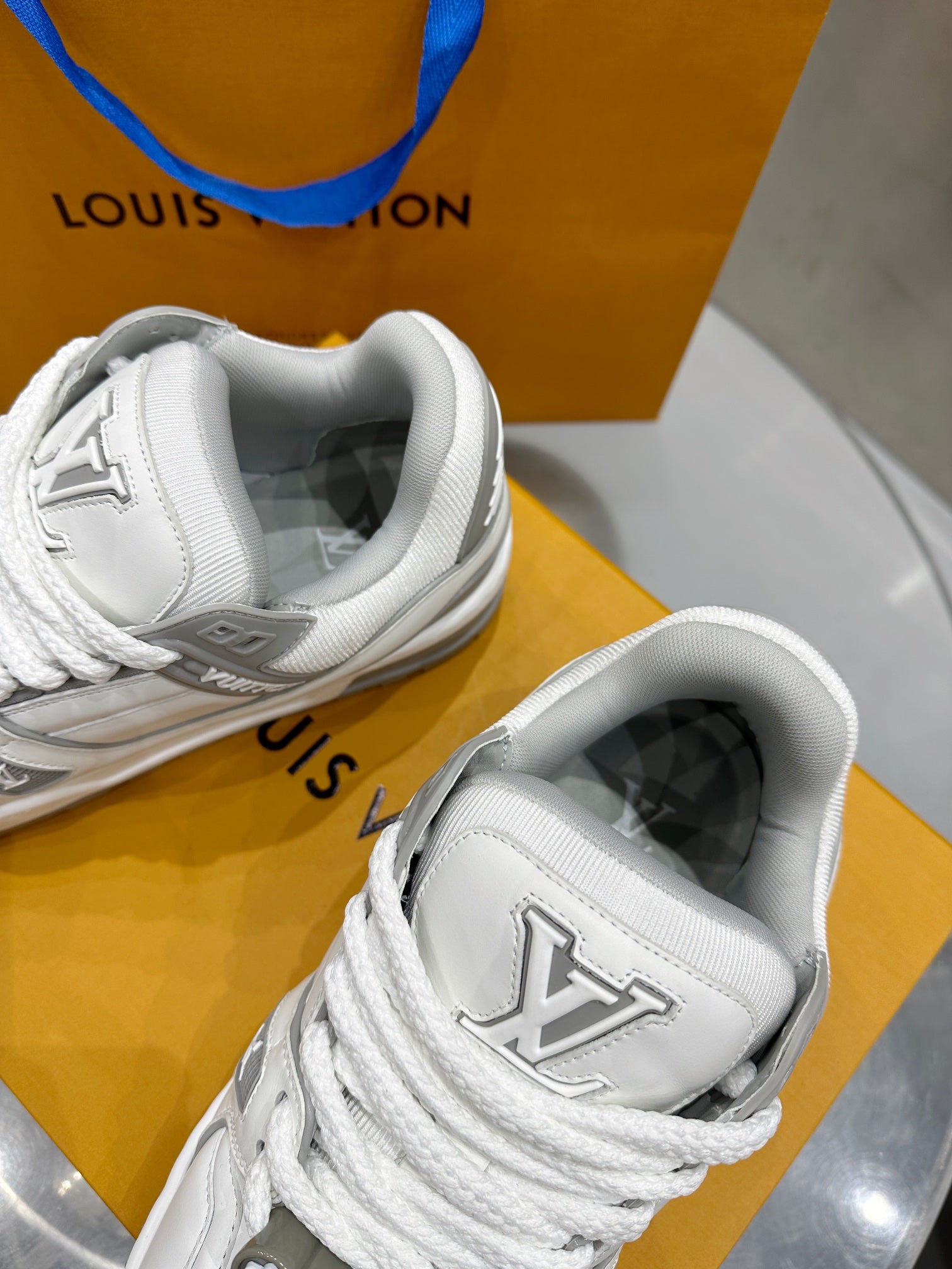 Louis Vuitton sneakers 162