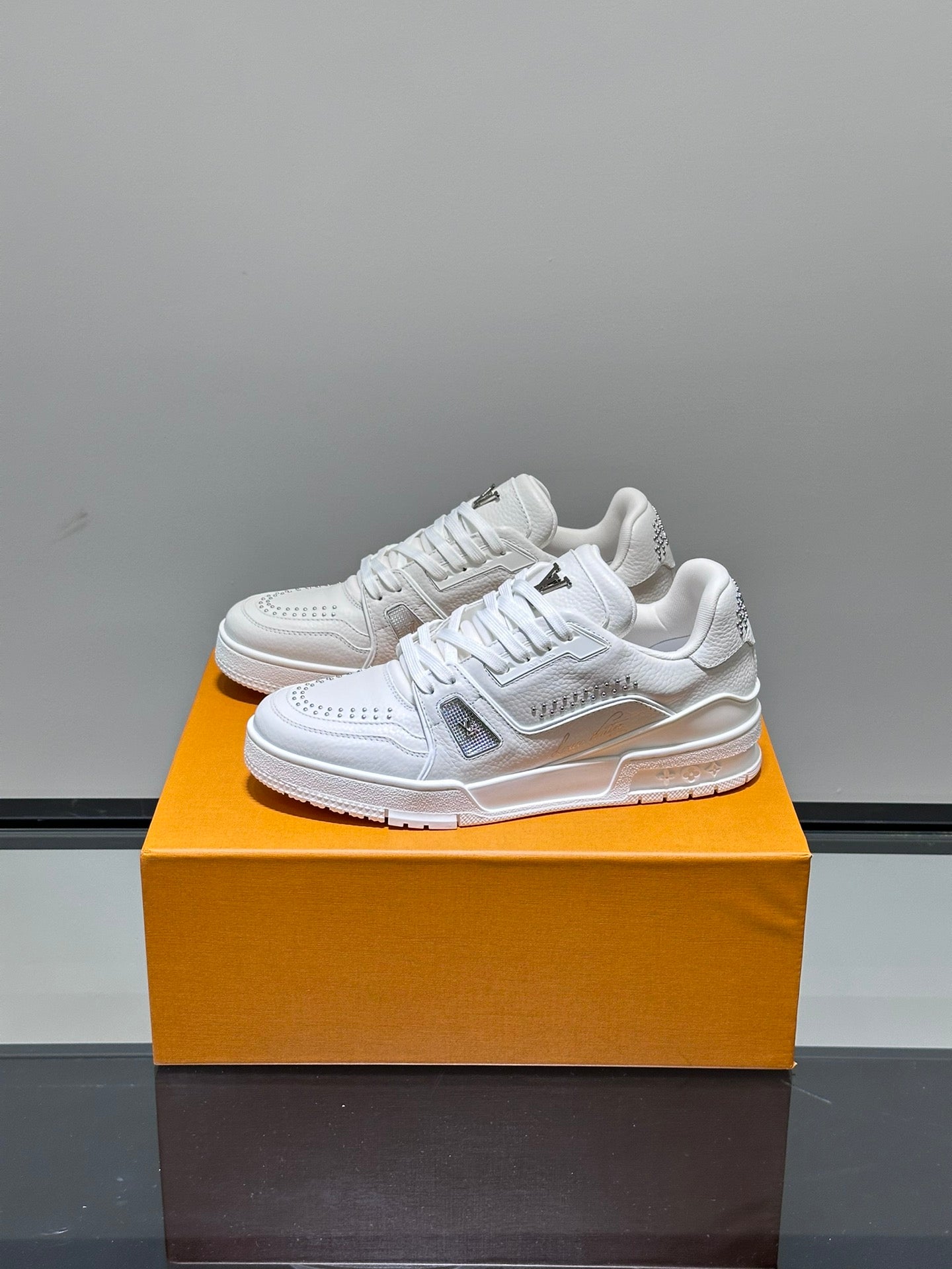 Louis Vuitton sneakers 163