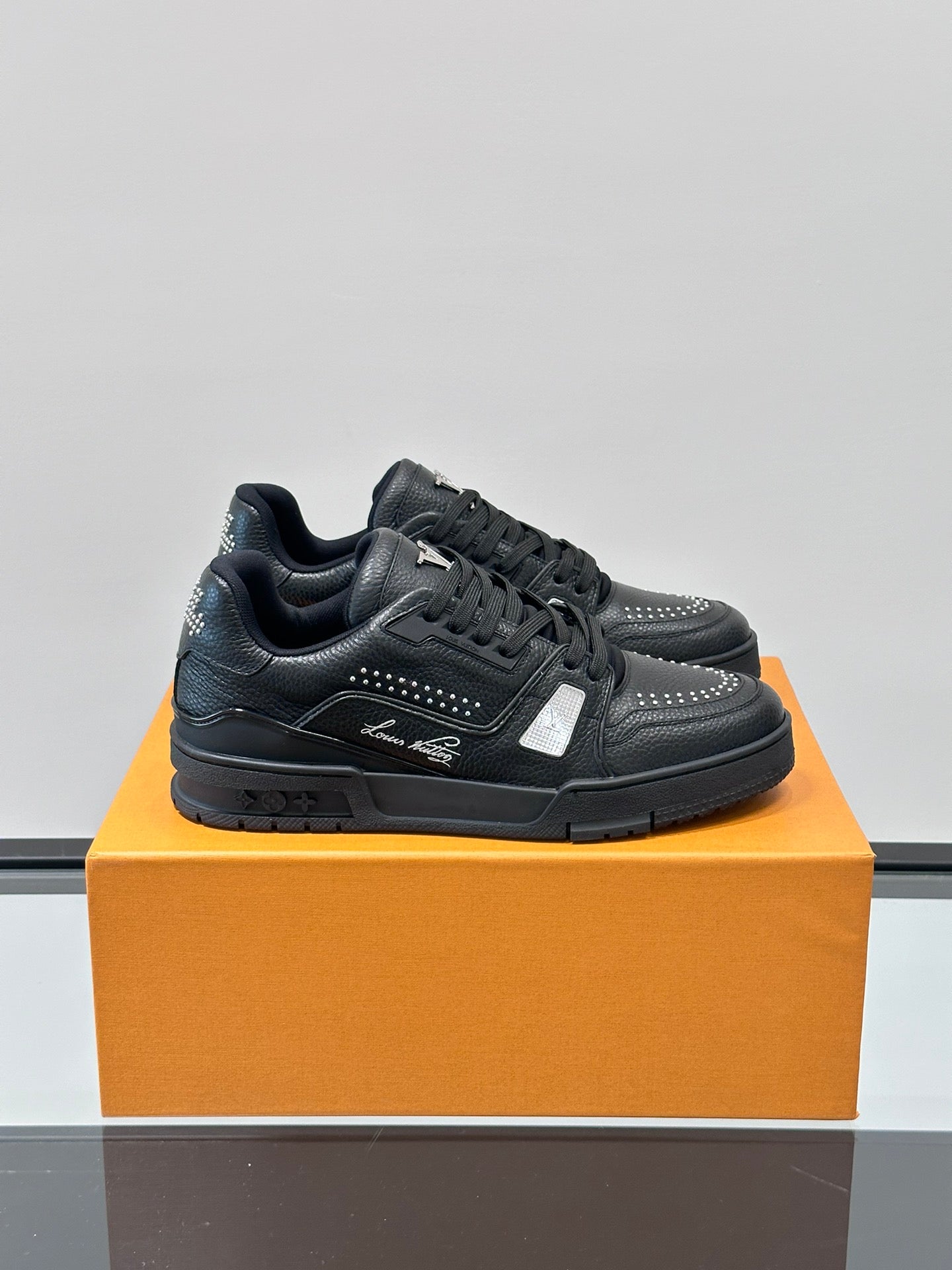 Louis Vuitton sneakers 164