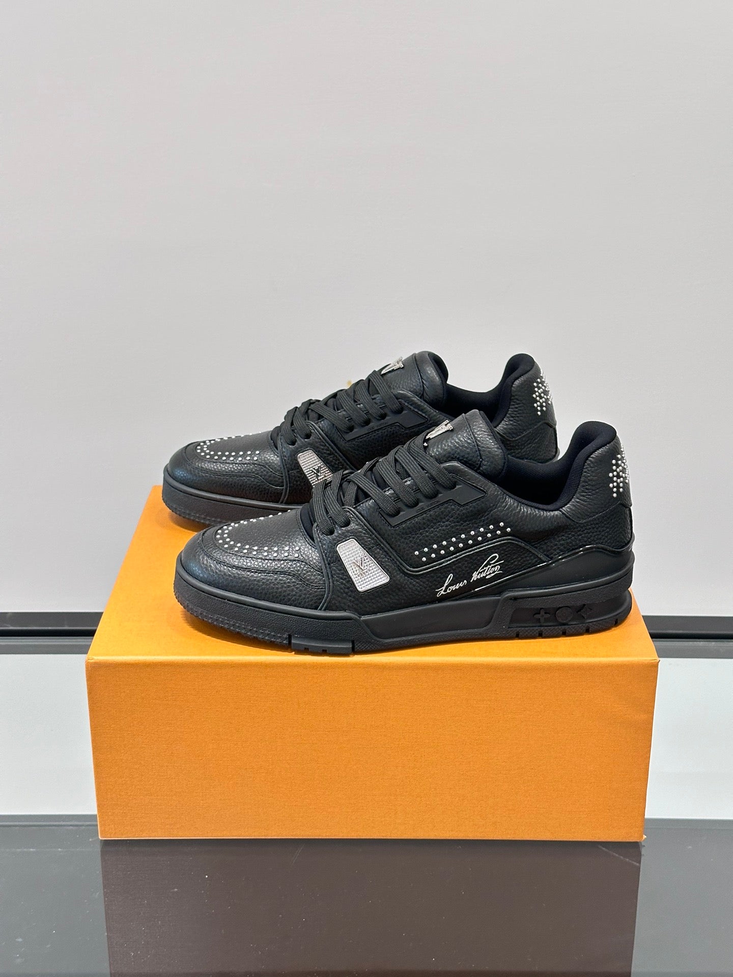 Louis Vuitton sneakers 164