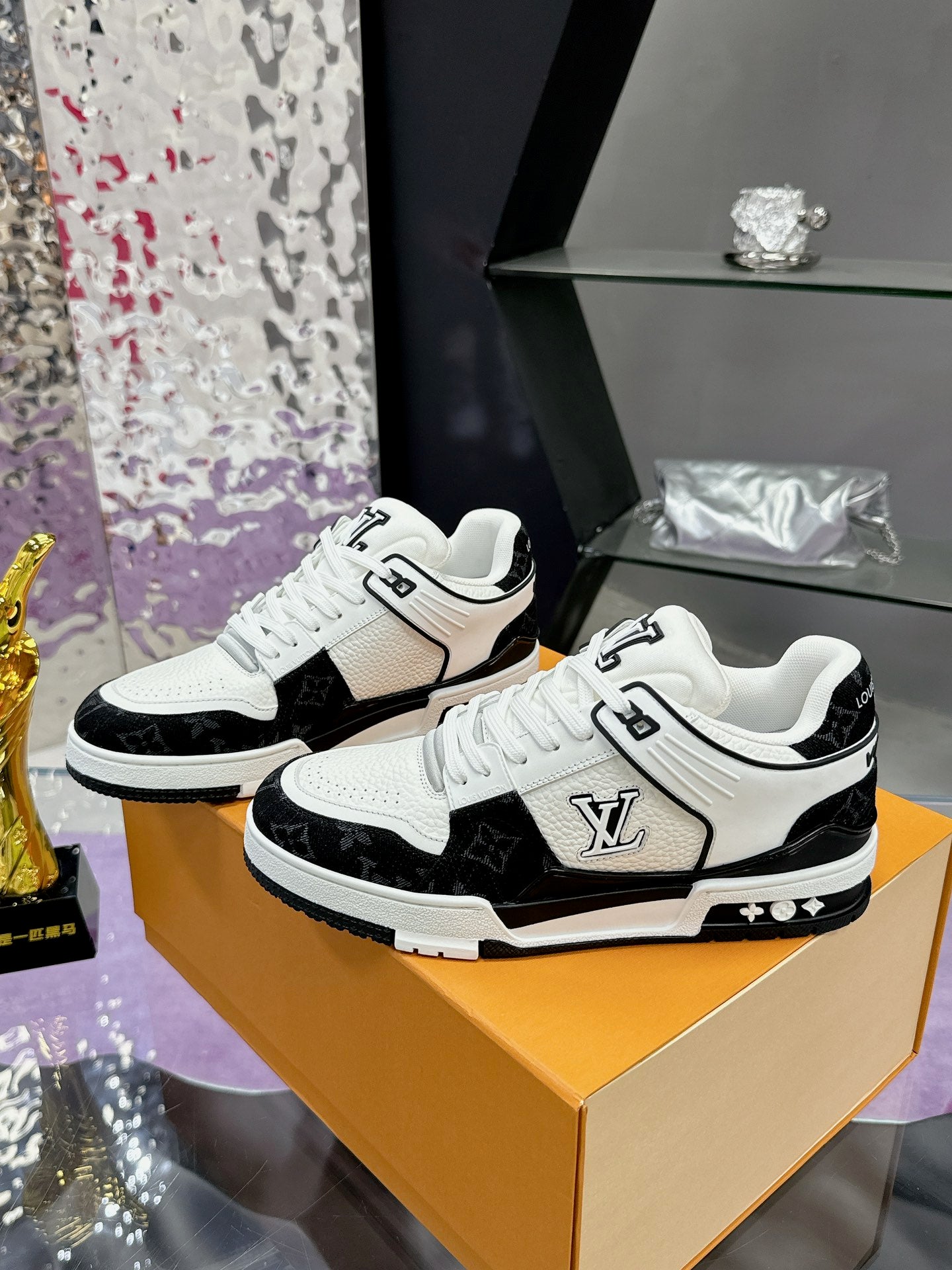 Louis Vuitton sneakers 165