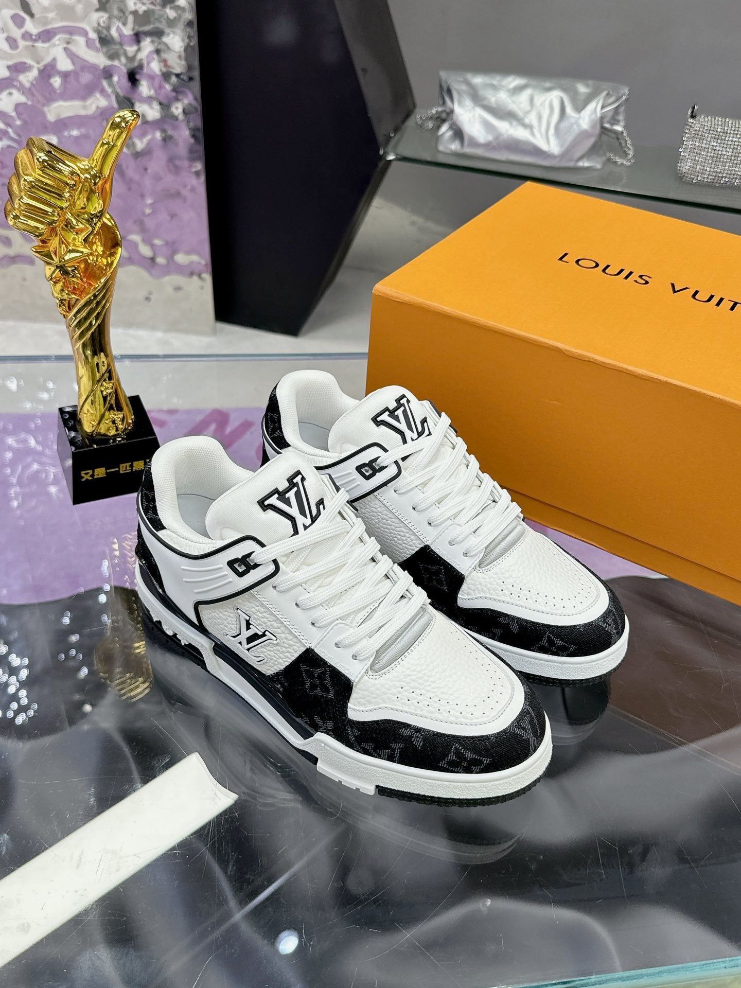 Louis Vuitton sneakers 165