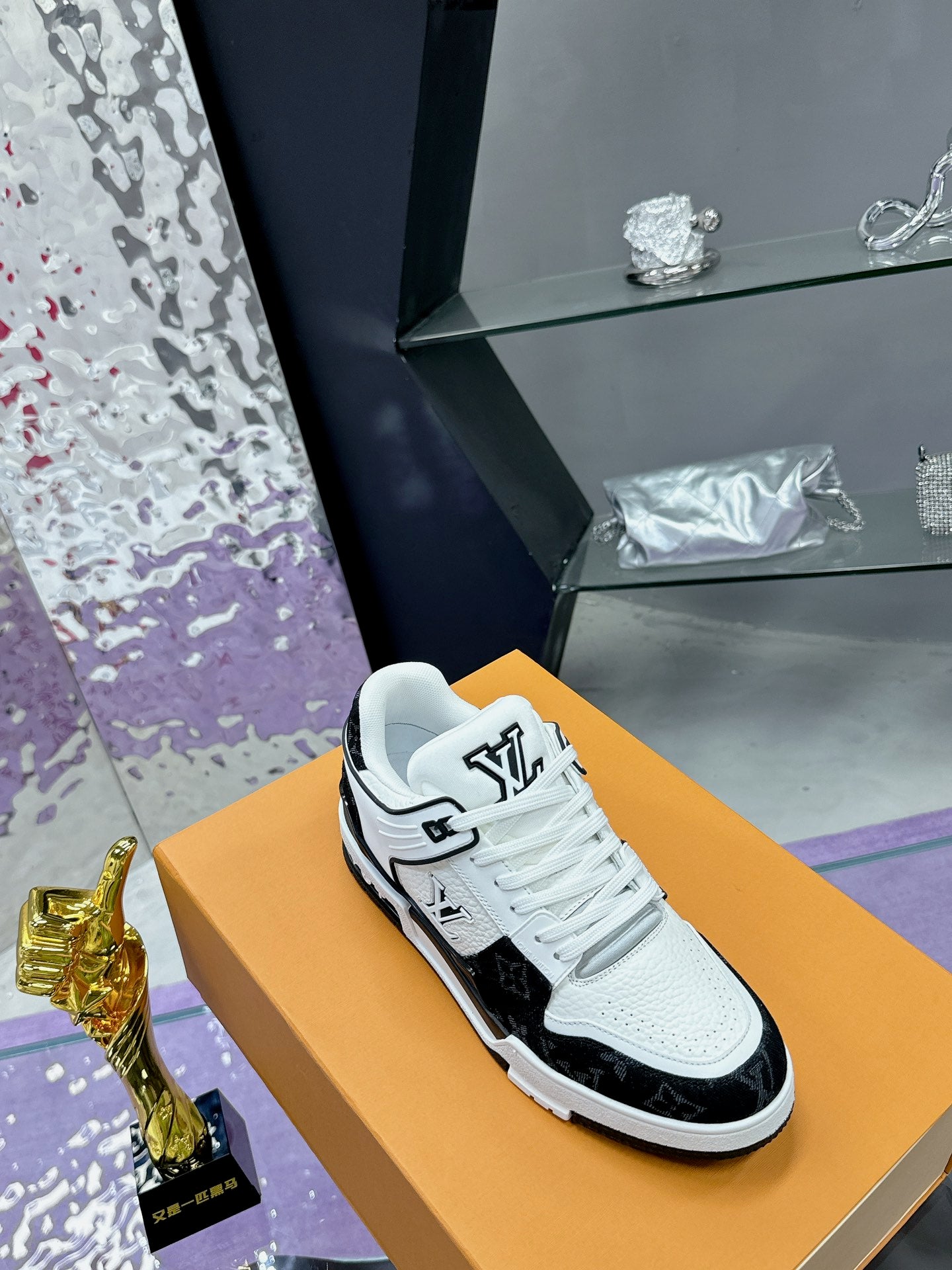 Louis Vuitton sneakers 165