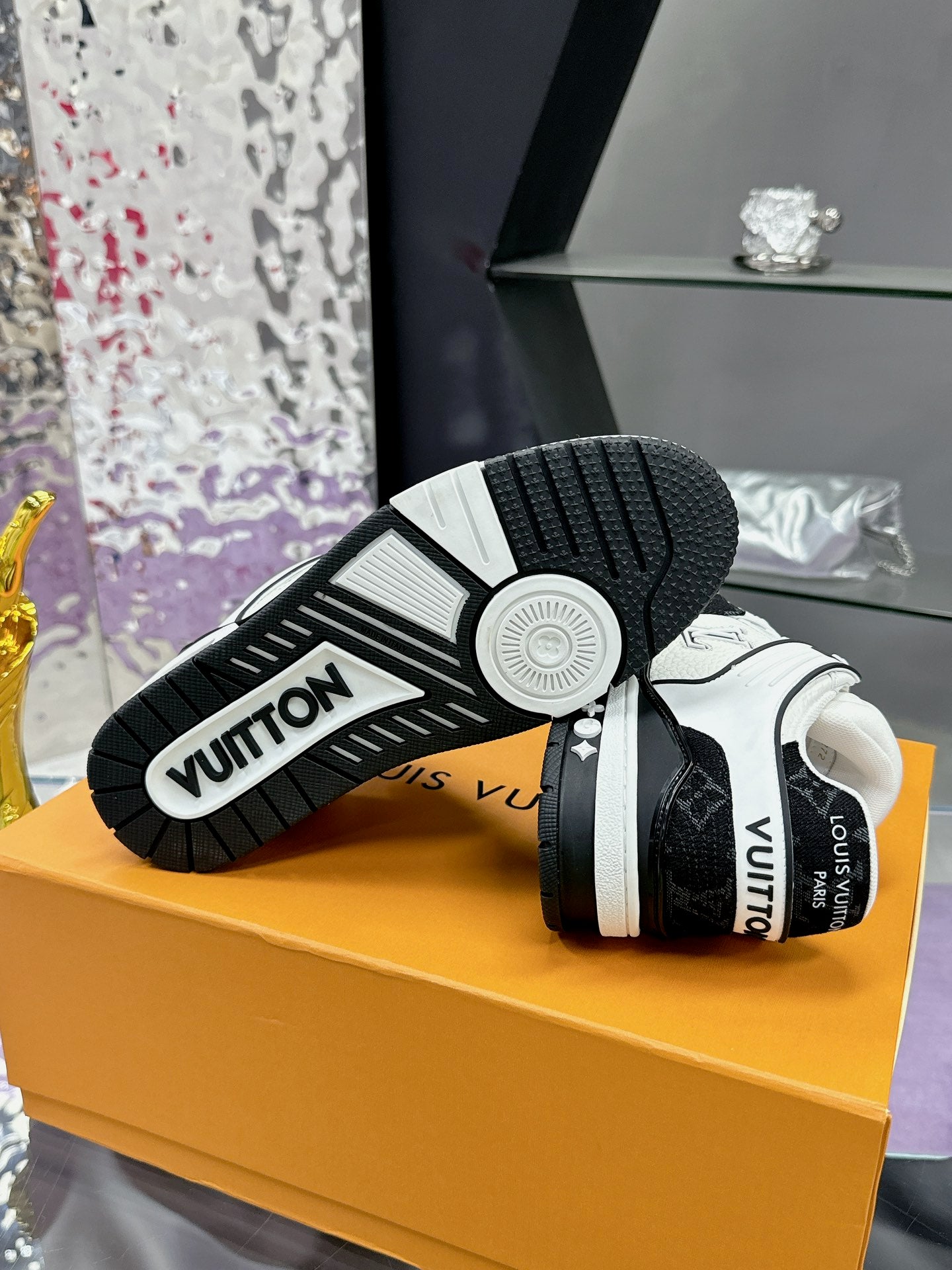 Louis Vuitton sneakers 165