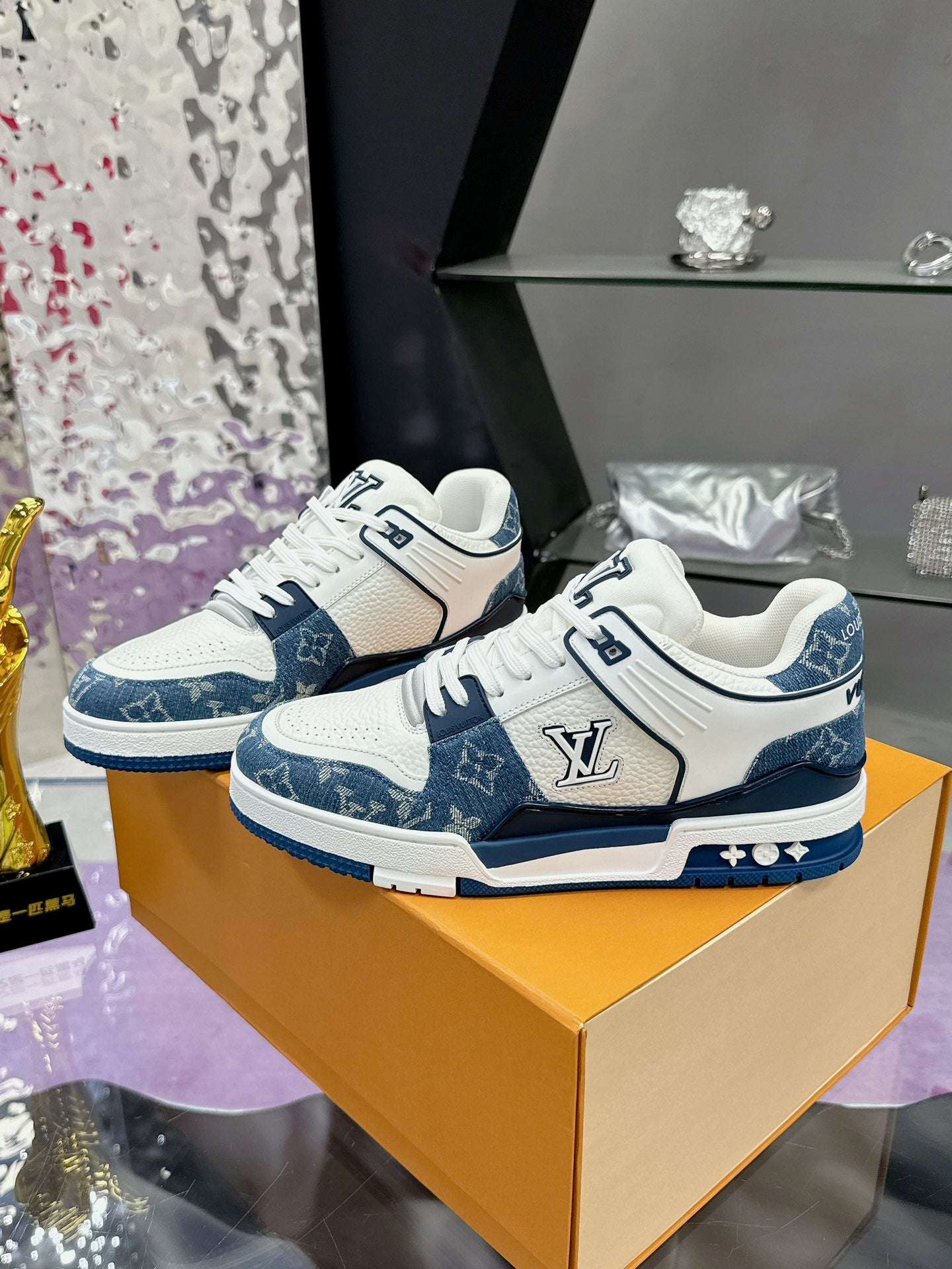 Louis Vuitton sneakers 166