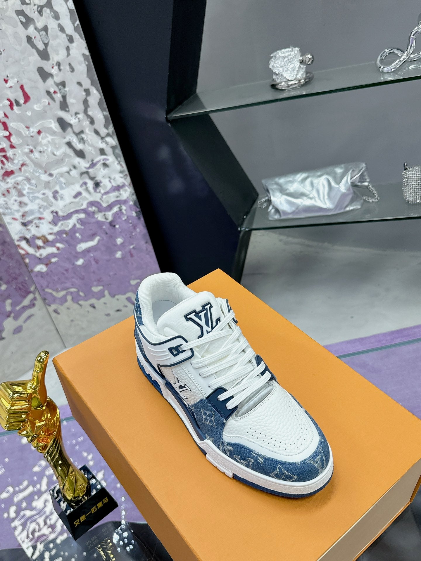 Louis Vuitton sneakers 166