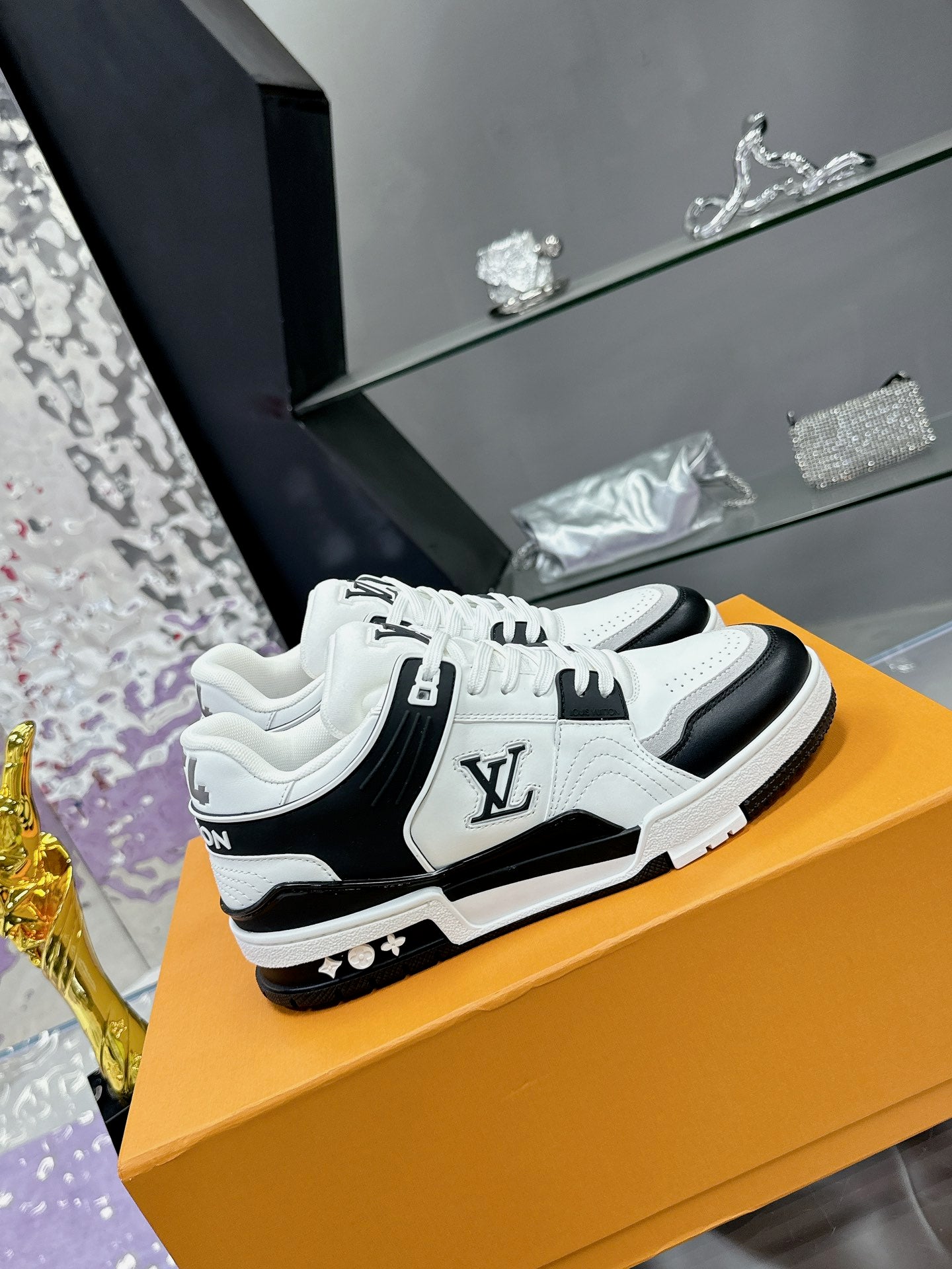 Louis Vuitton sneakers 168