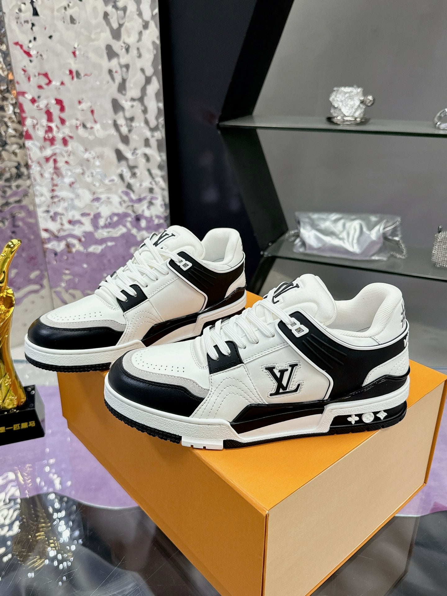 Louis Vuitton sneakers 168