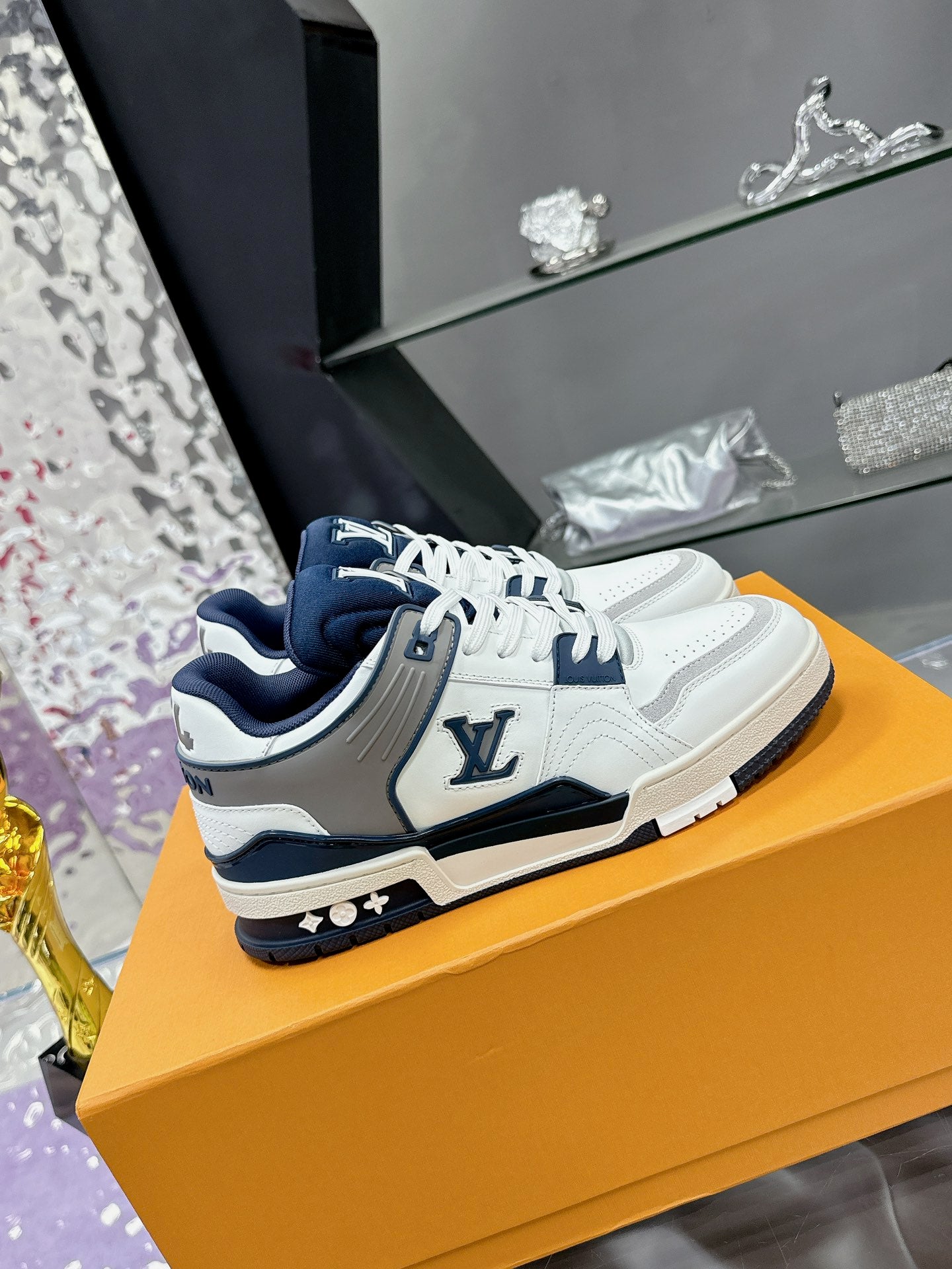 Louis Vuitton sneakers 170