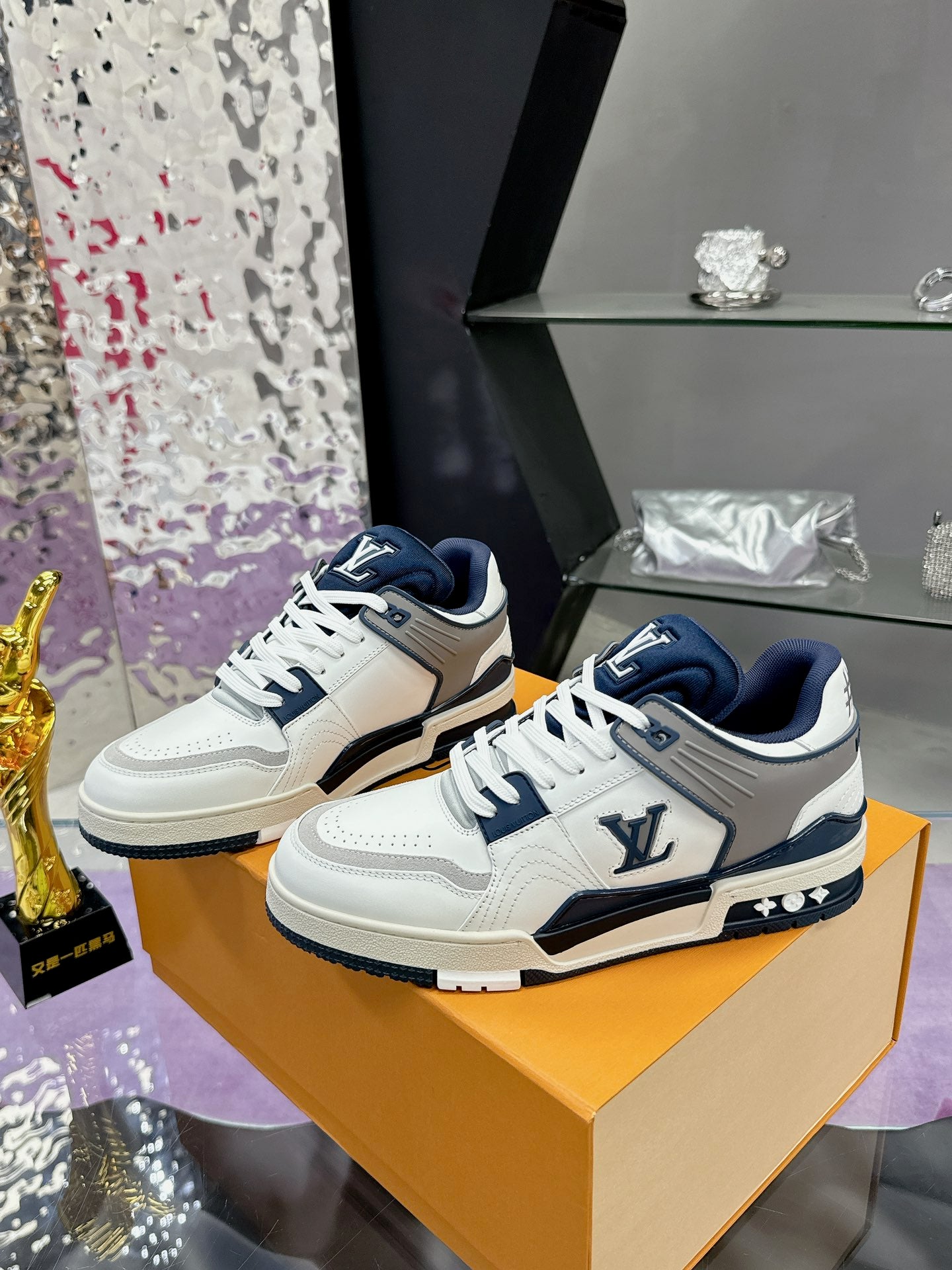 Louis Vuitton sneakers 170
