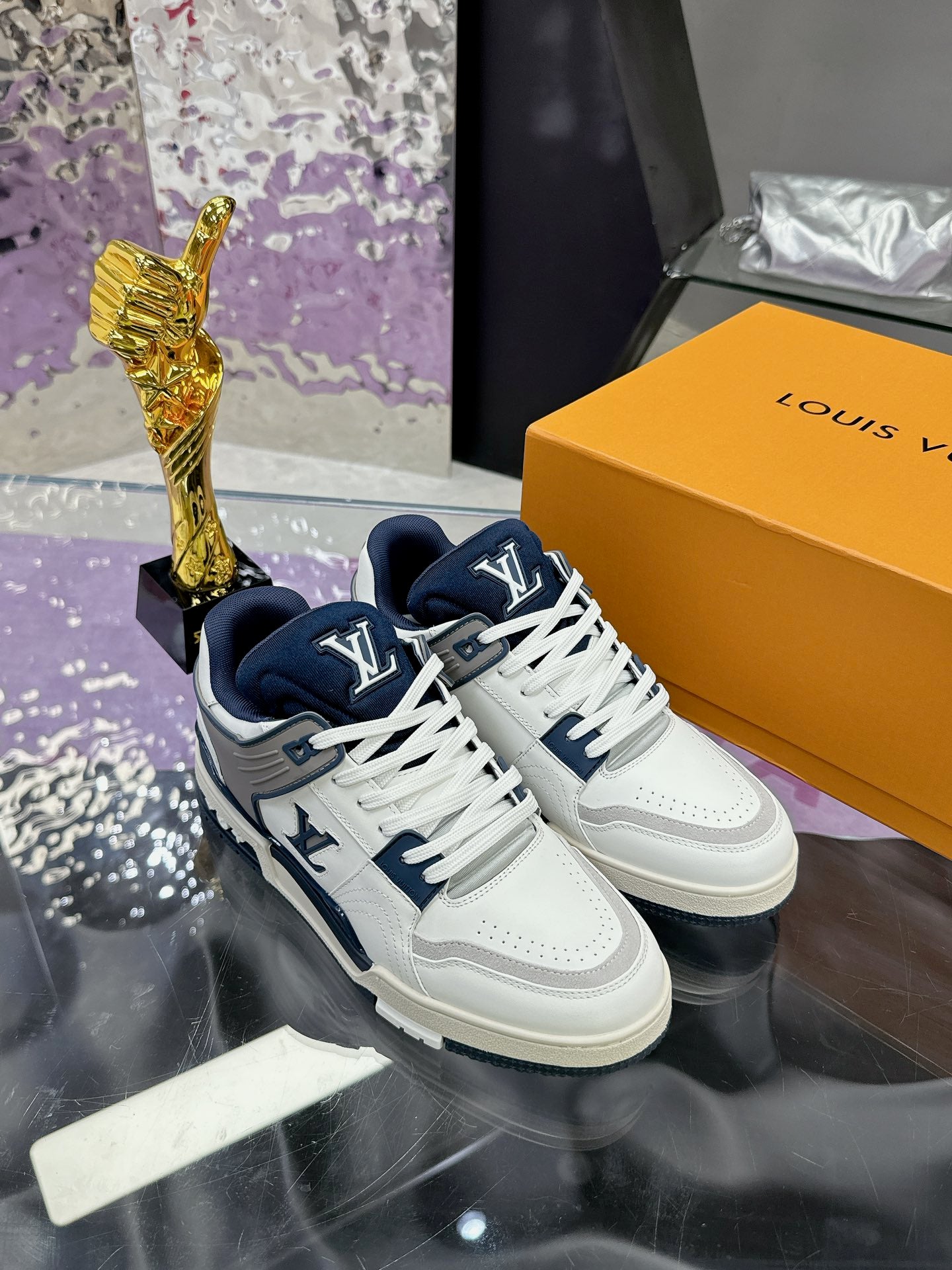Louis Vuitton sneakers 170
