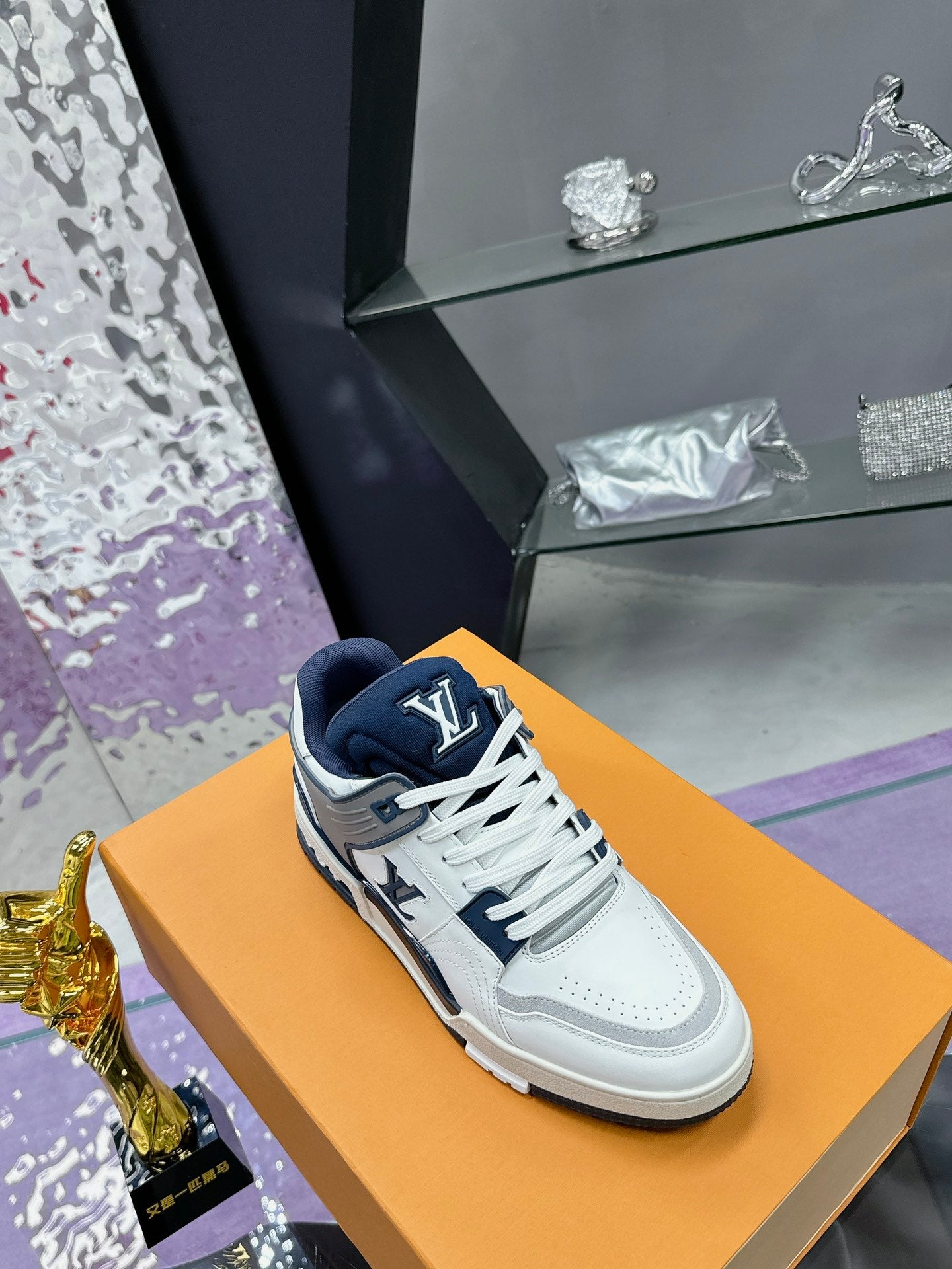 Louis Vuitton sneakers 170