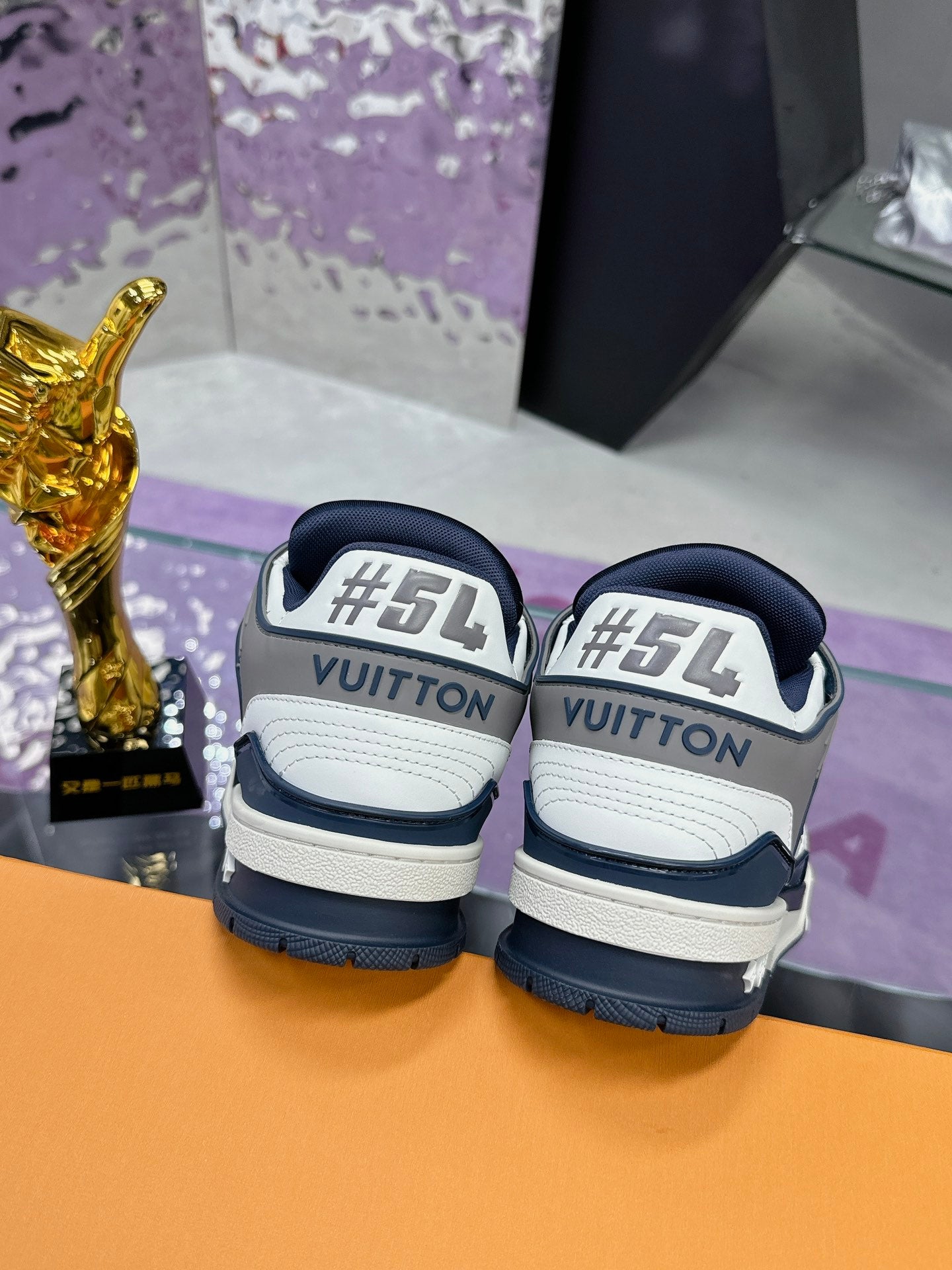 Louis Vuitton sneakers 170