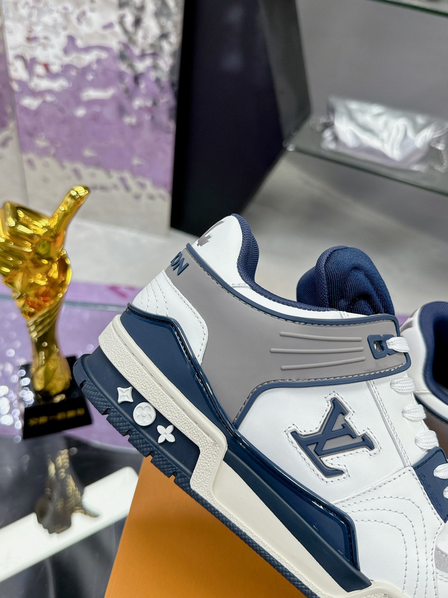 Louis Vuitton sneakers 170