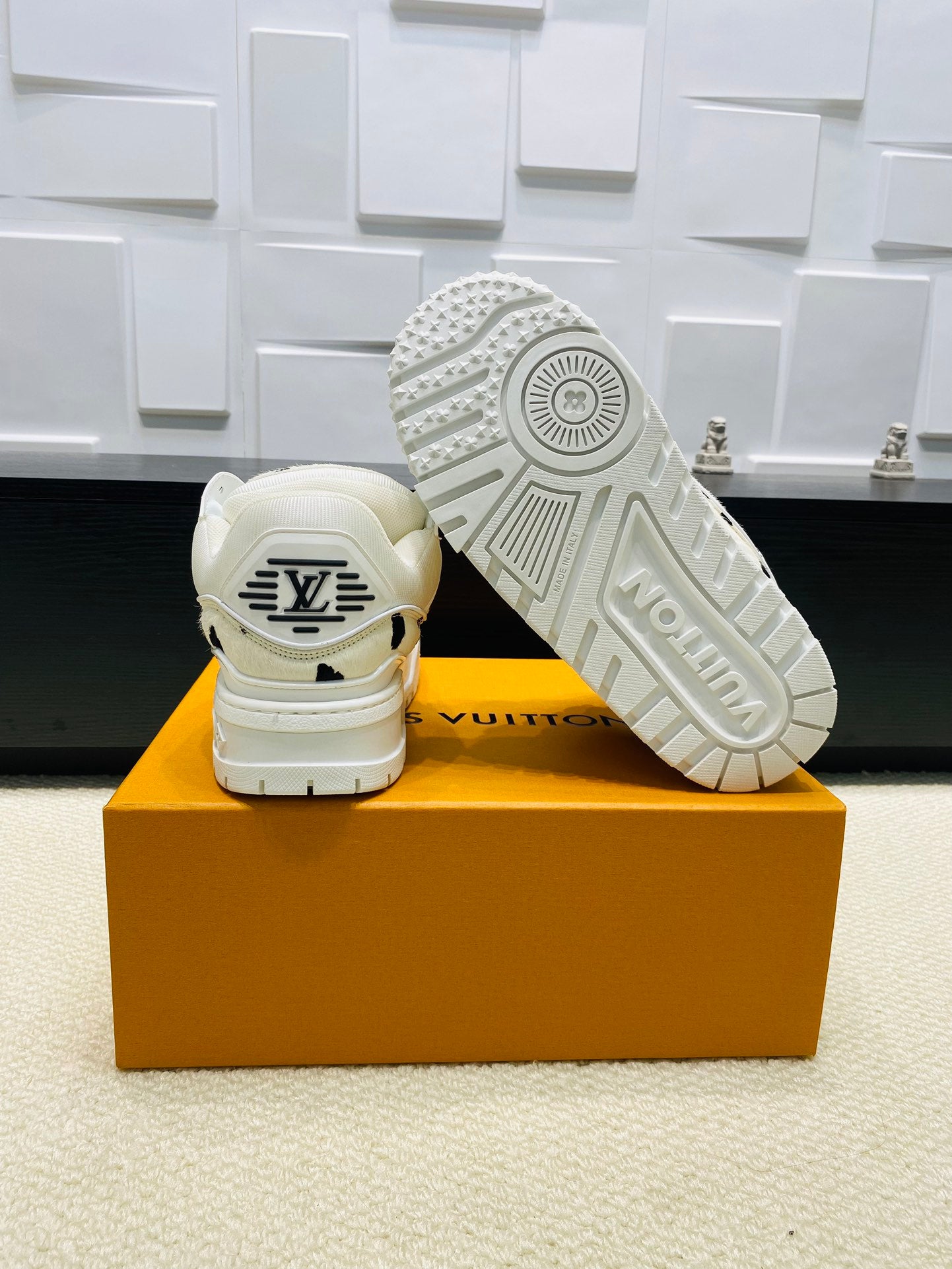 Louis Vuitton sneakers 189