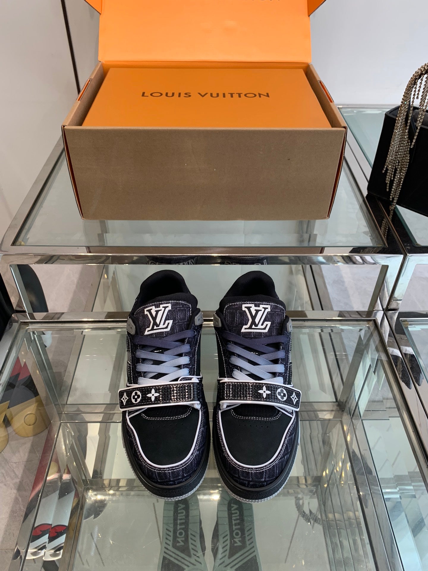 Louis Vuitton sneakers 190