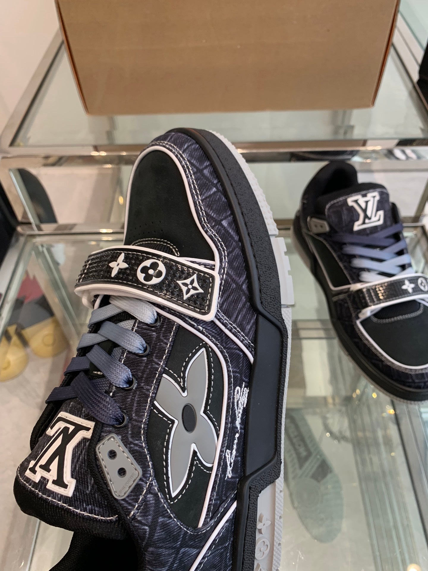 Louis Vuitton sneakers 190