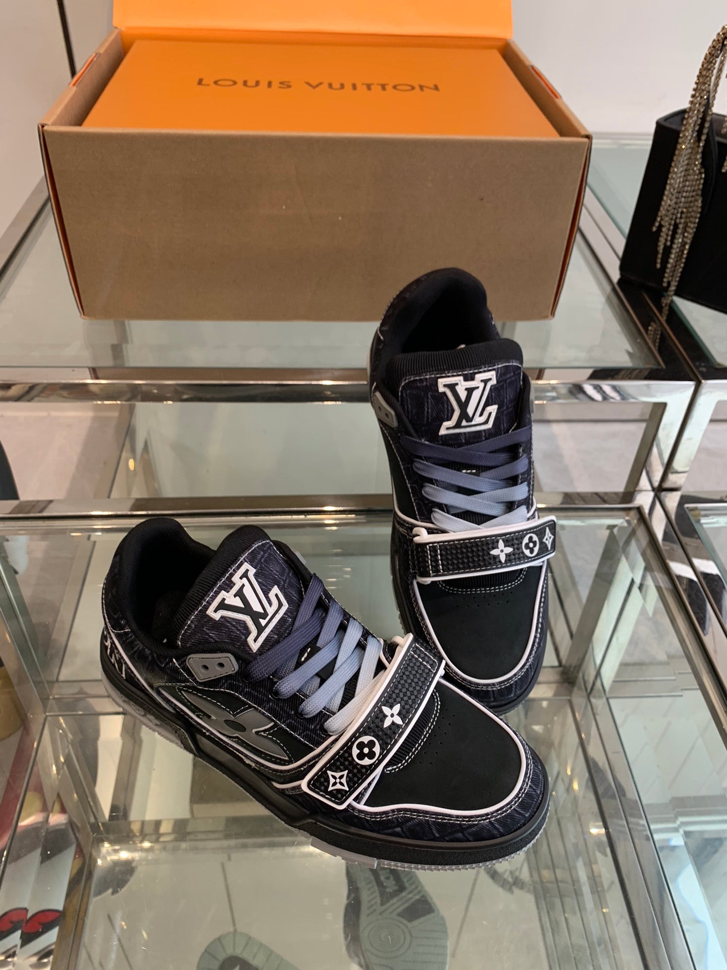 Louis Vuitton sneakers 190
