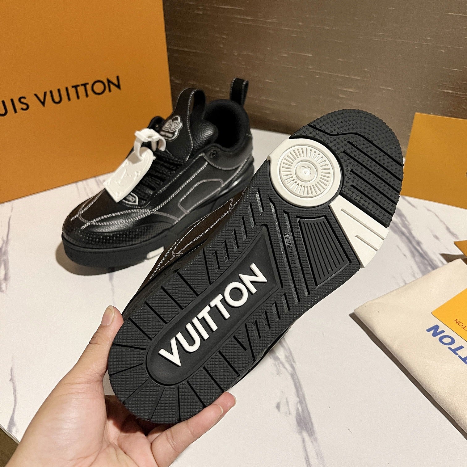 Louis Vuitton sneakers 195