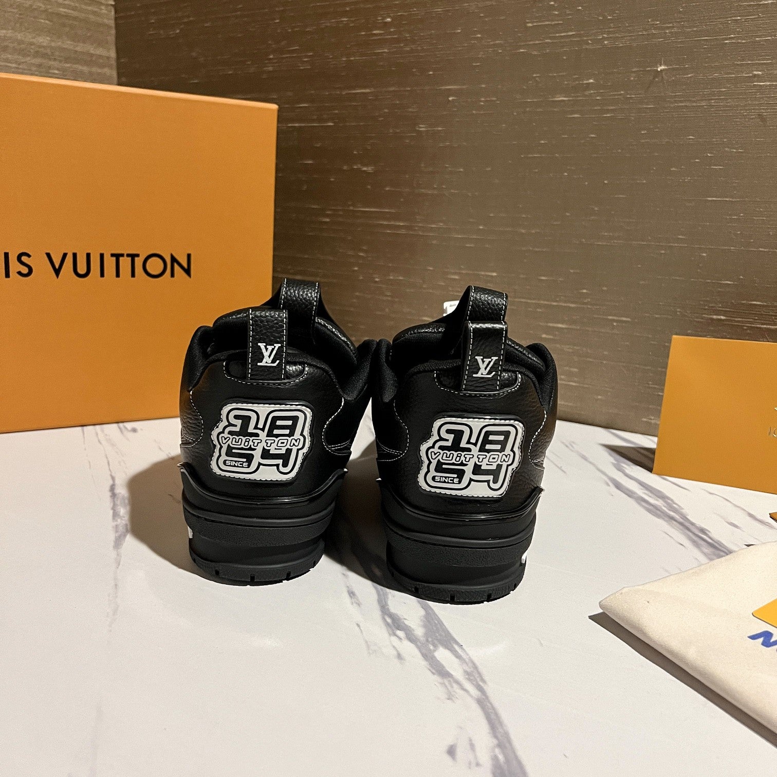 Louis Vuitton sneakers 195