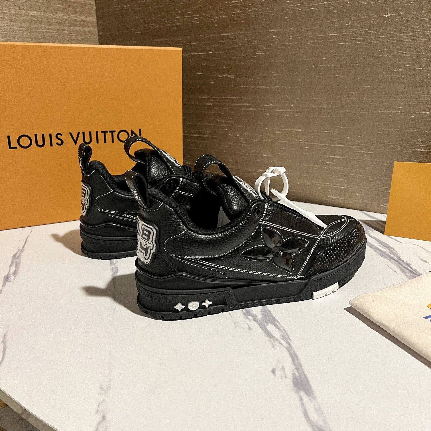 Louis Vuitton sneakers 195