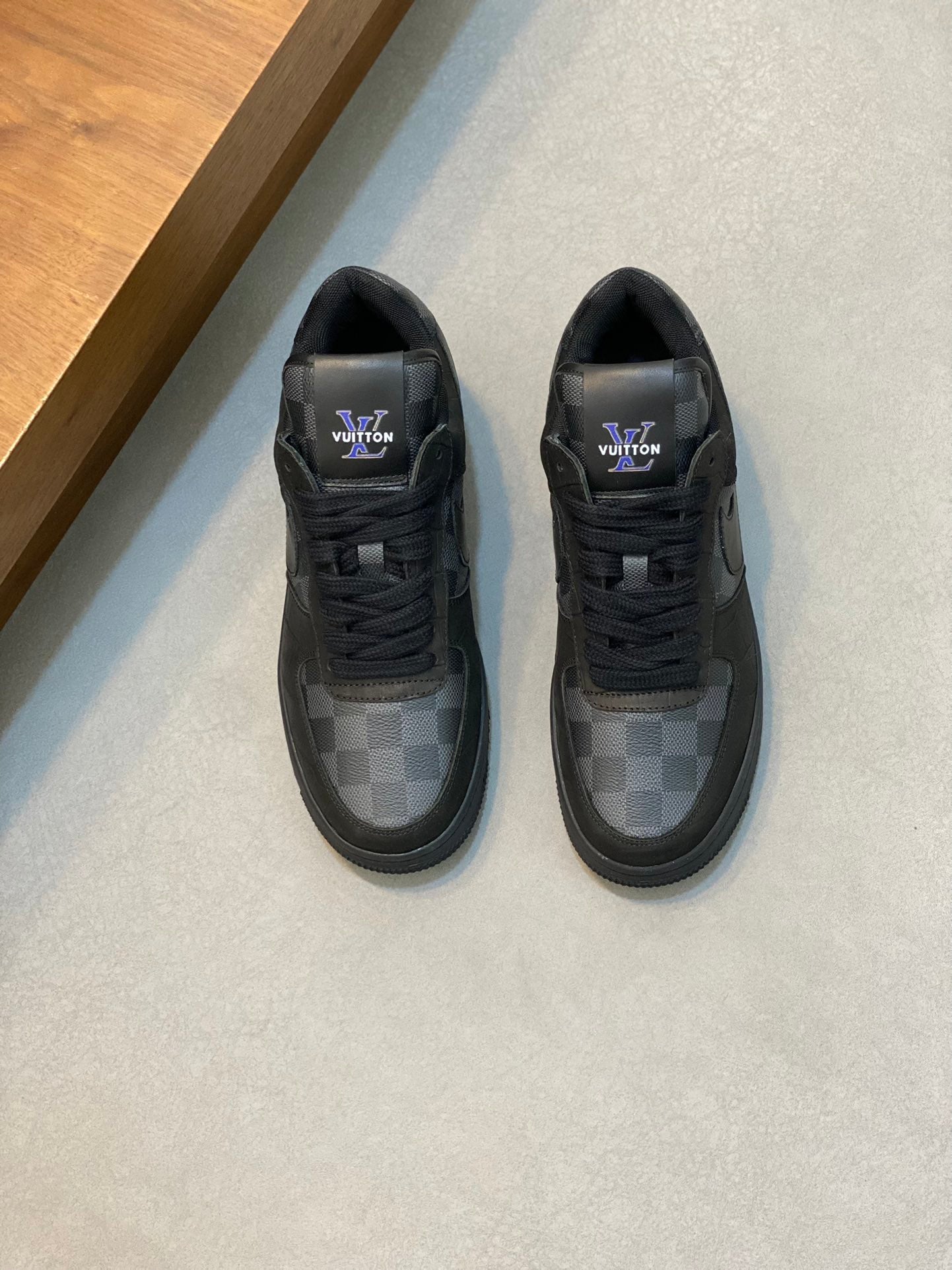 Louis Vuitton sneakers 200