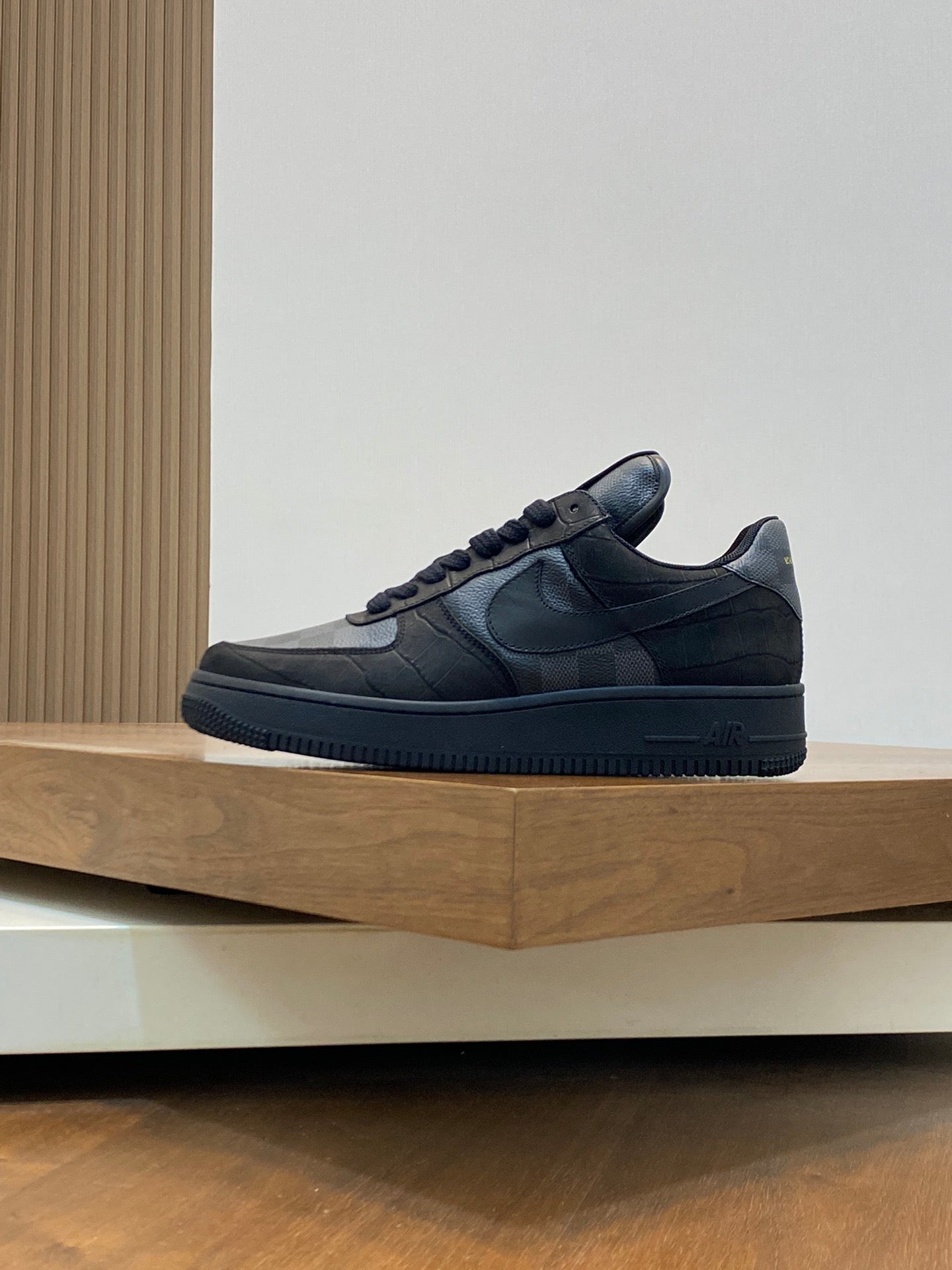 Louis Vuitton sneakers 200