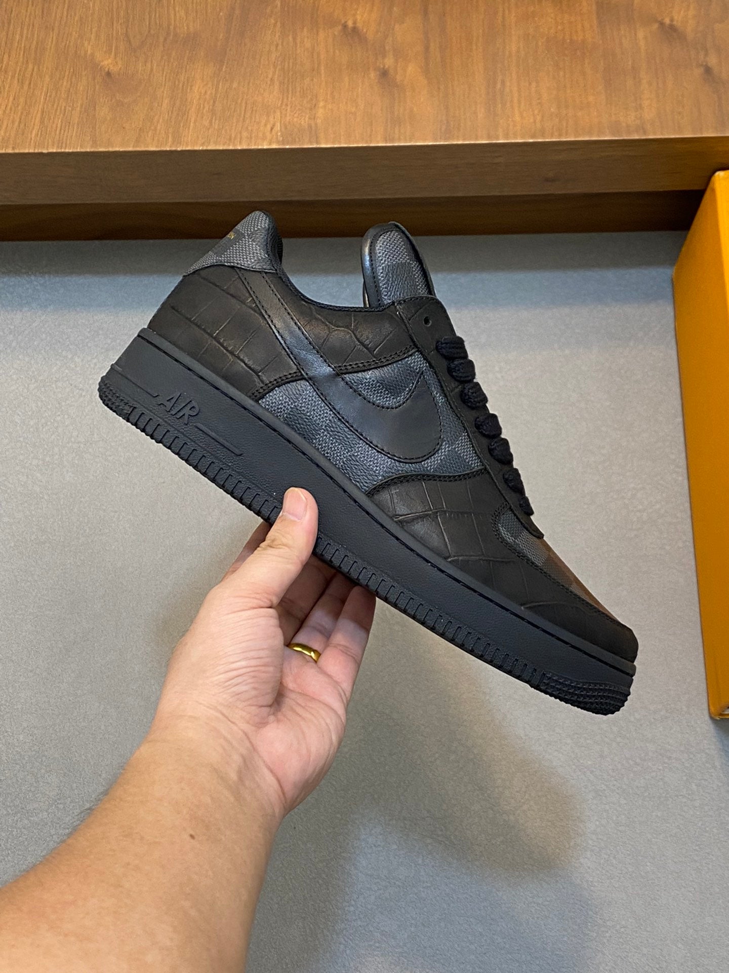 Louis Vuitton sneakers 200