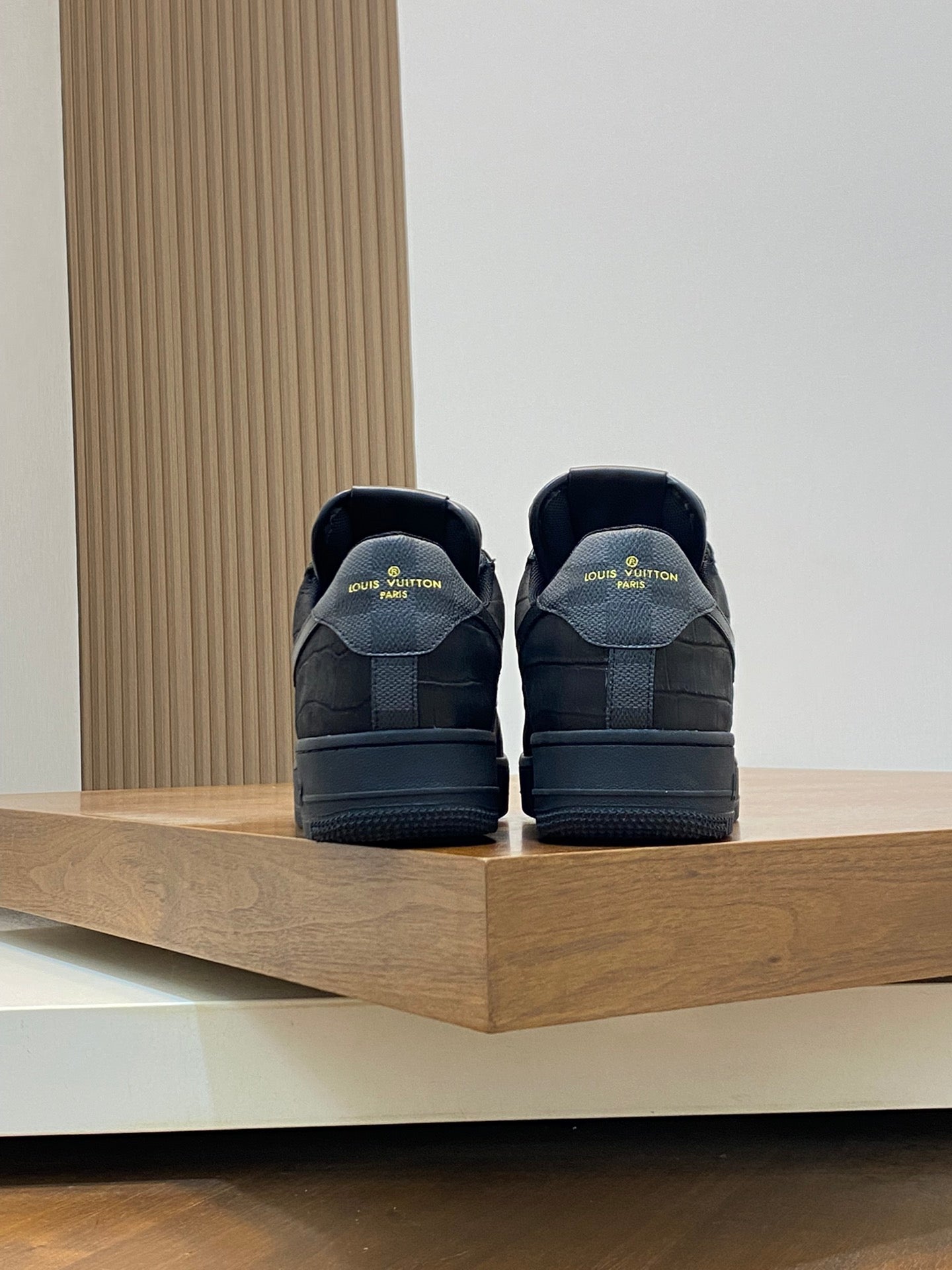 Louis Vuitton sneakers 200