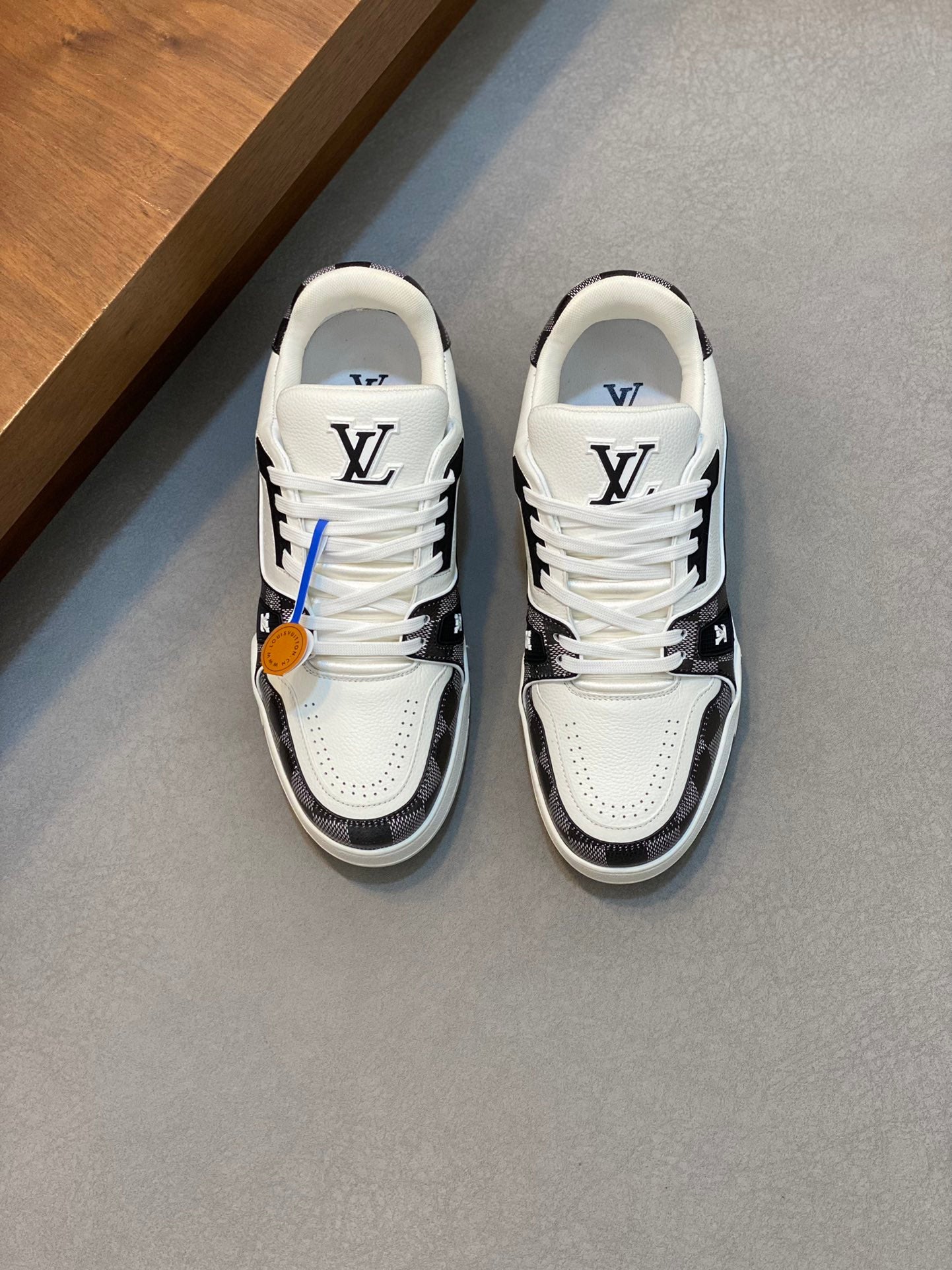 Louis Vuitton sneakers 202