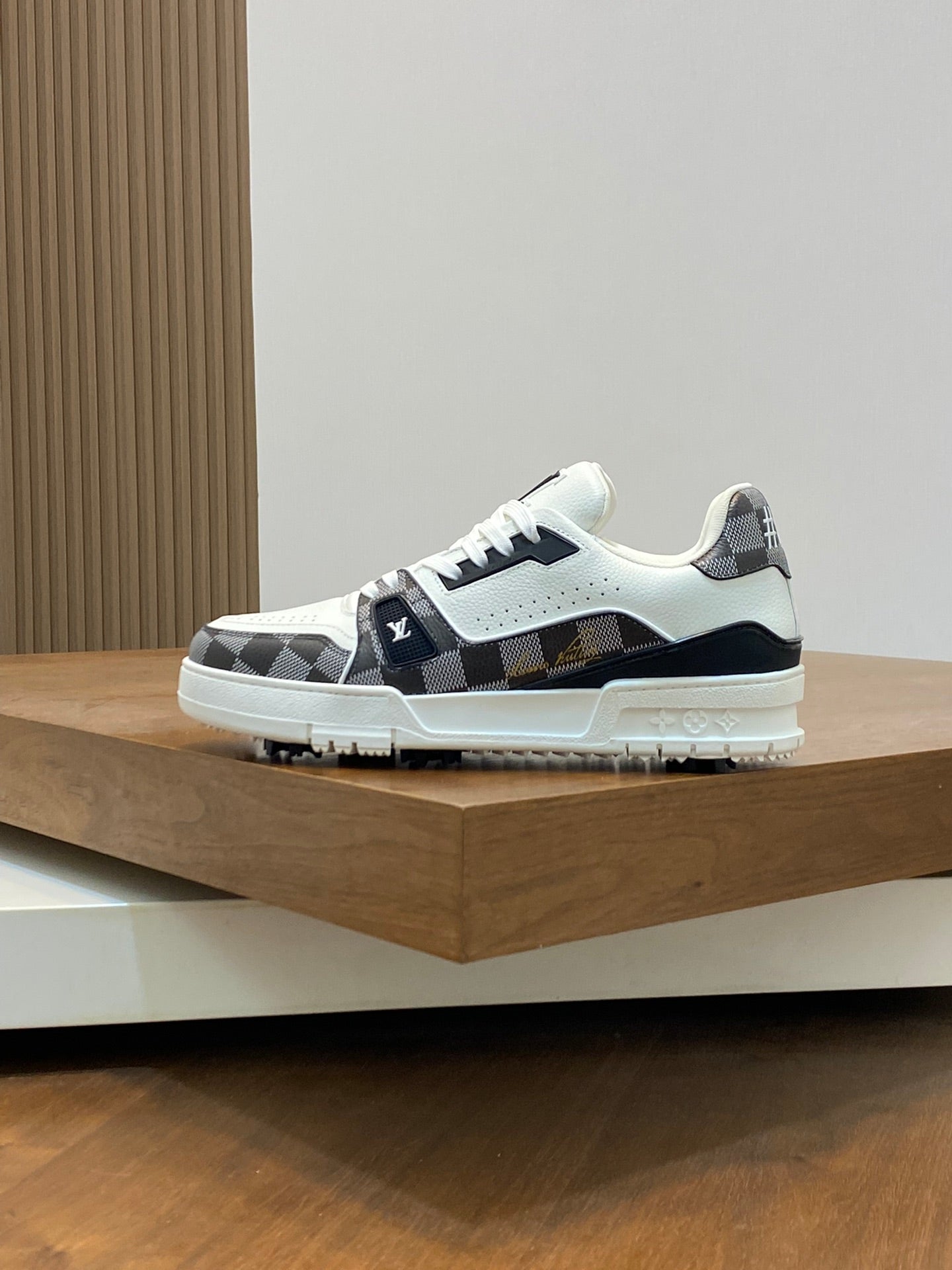 Louis Vuitton sneakers 202