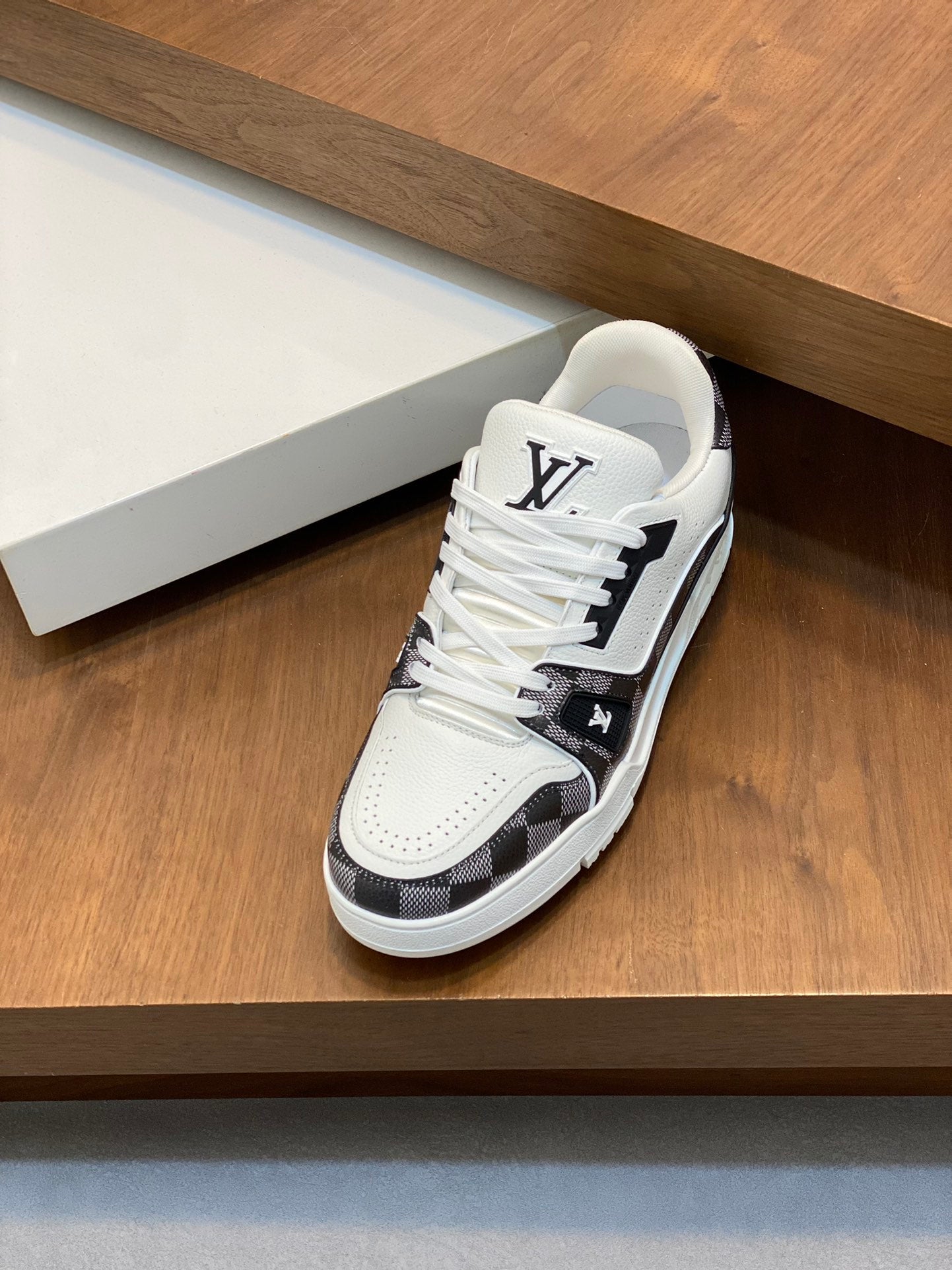 Louis Vuitton sneakers 202