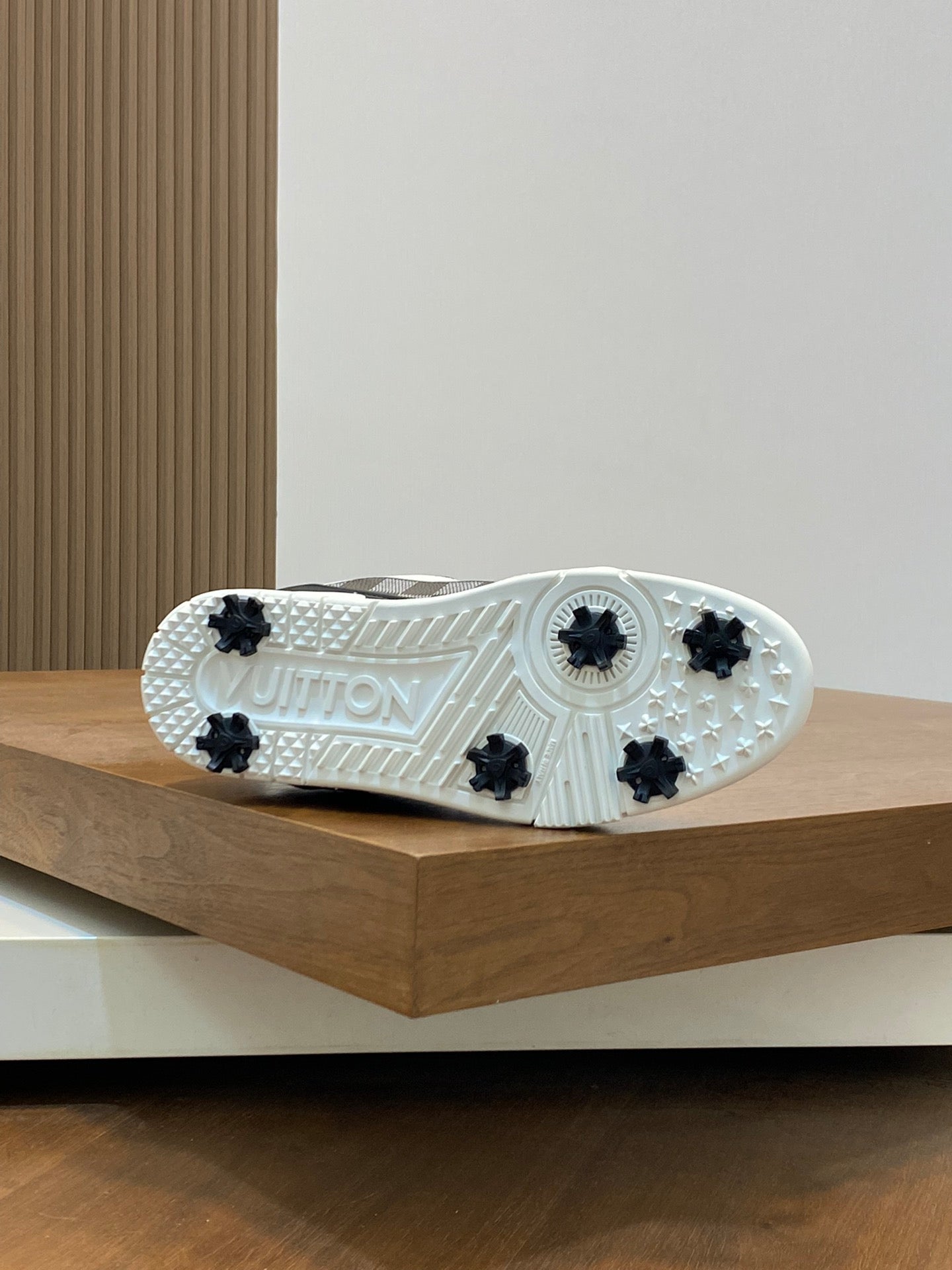 Louis Vuitton sneakers 202