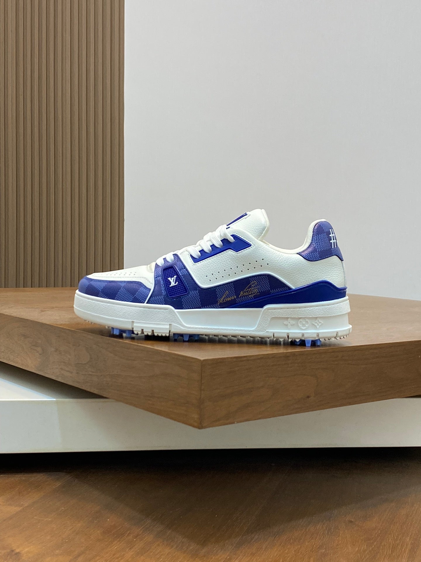 Louis Vuitton sneakers 204