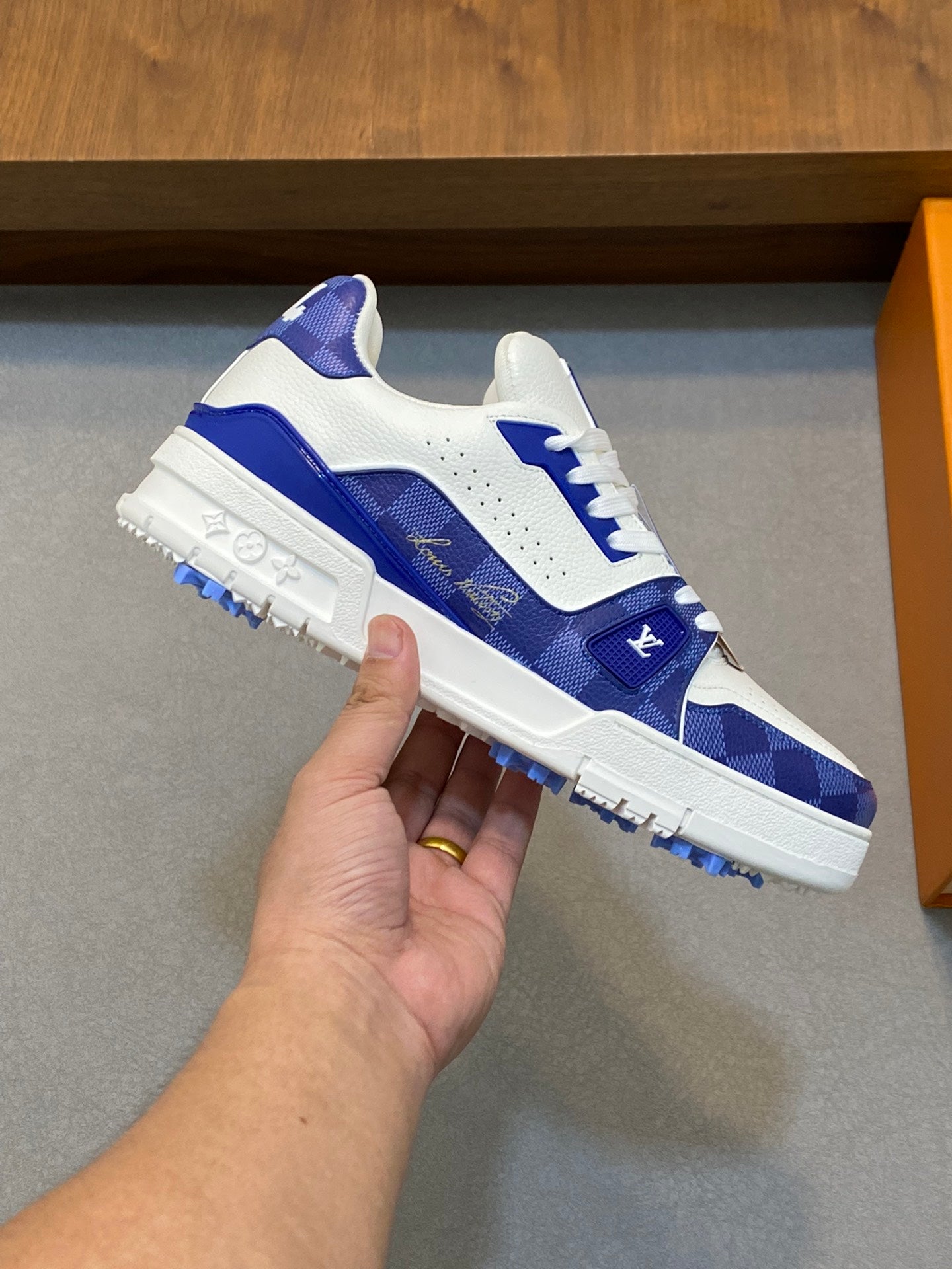 Louis Vuitton sneakers 204