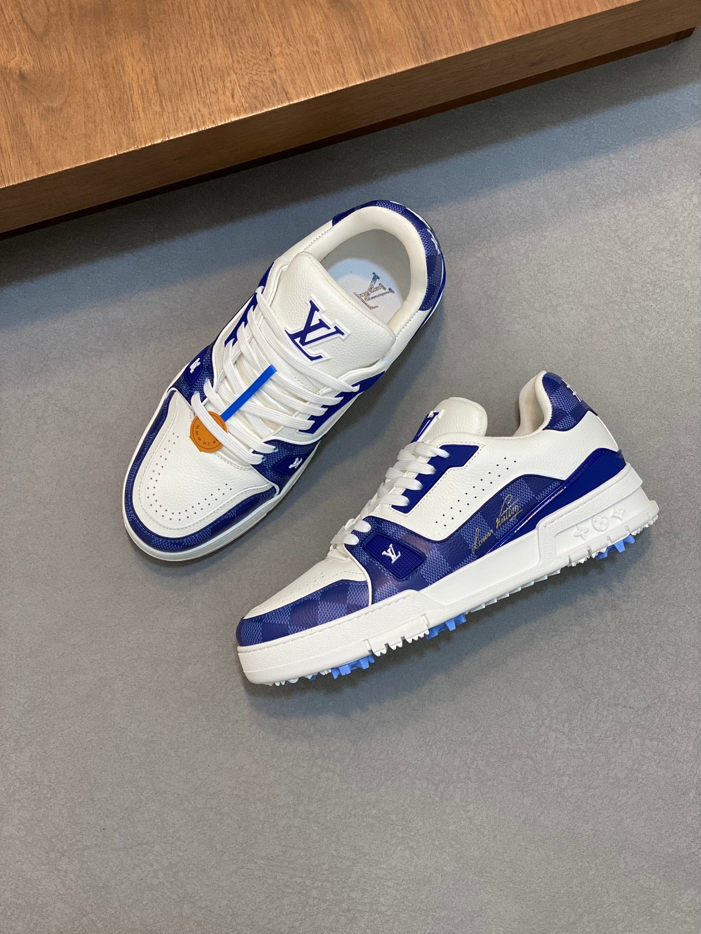 Louis Vuitton sneakers 204