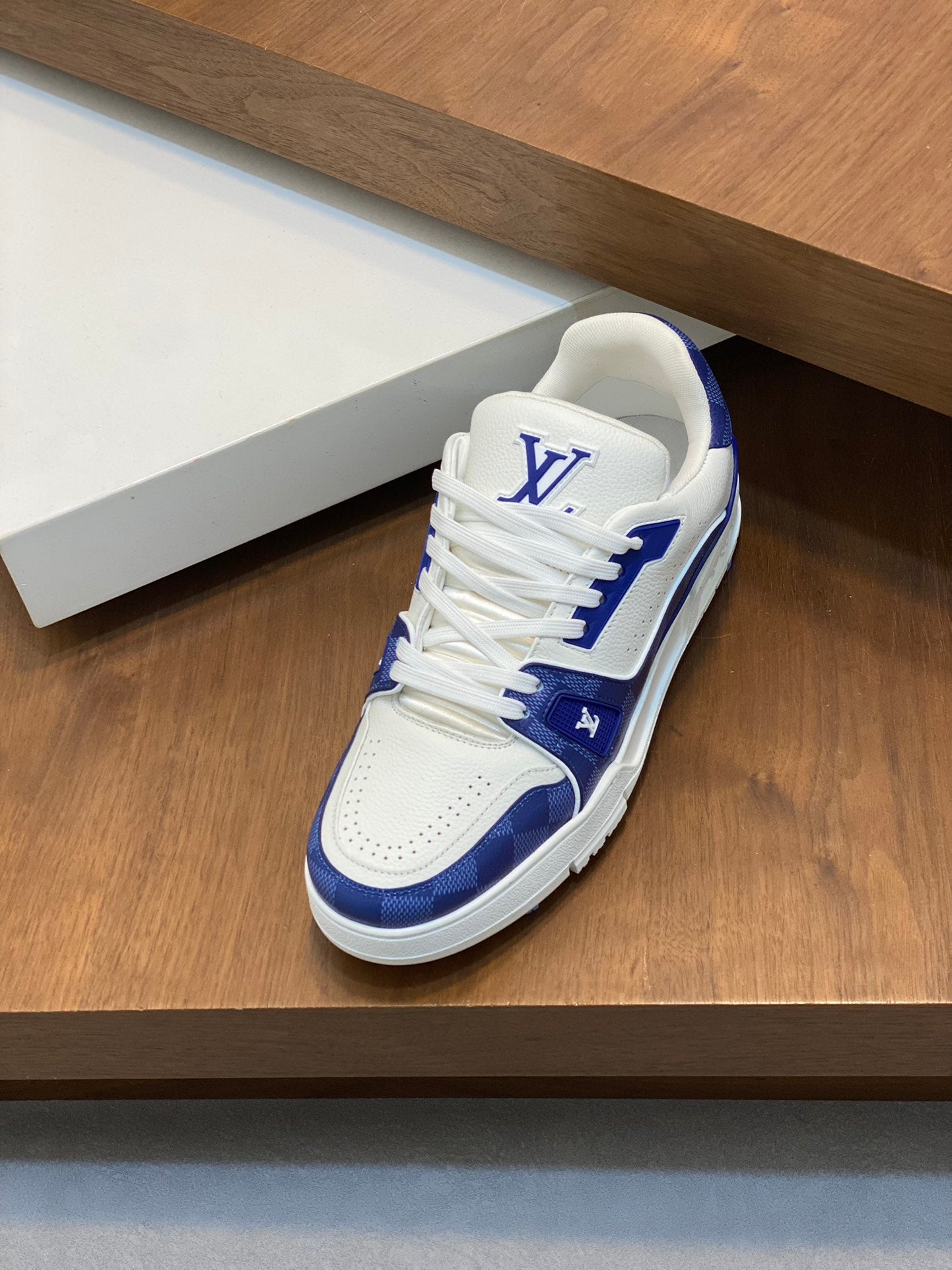 Louis Vuitton sneakers 204