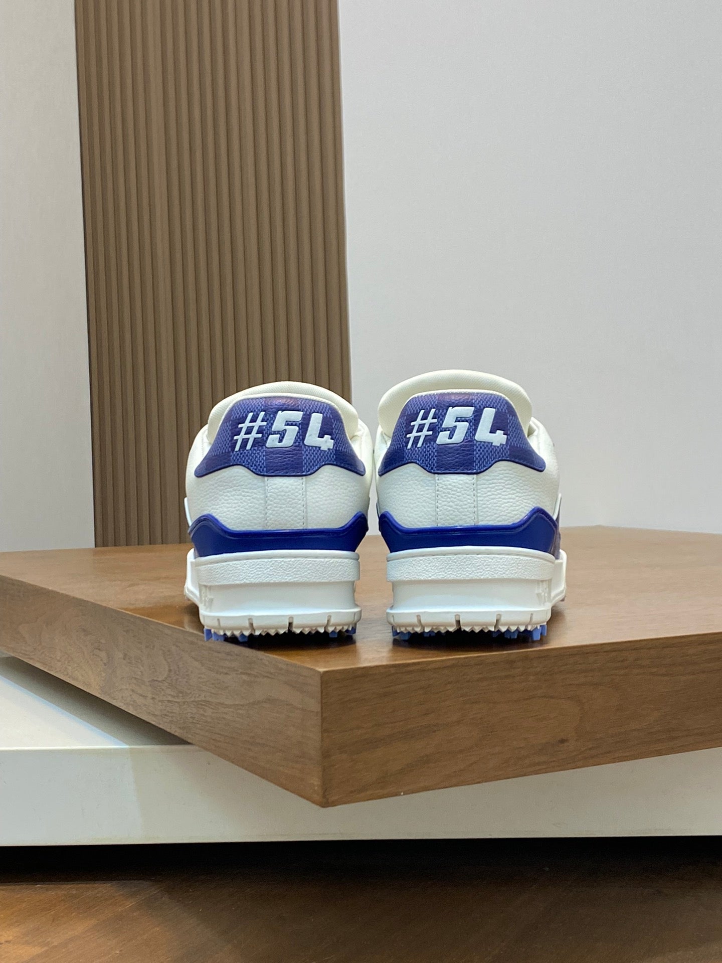 Louis Vuitton sneakers 204