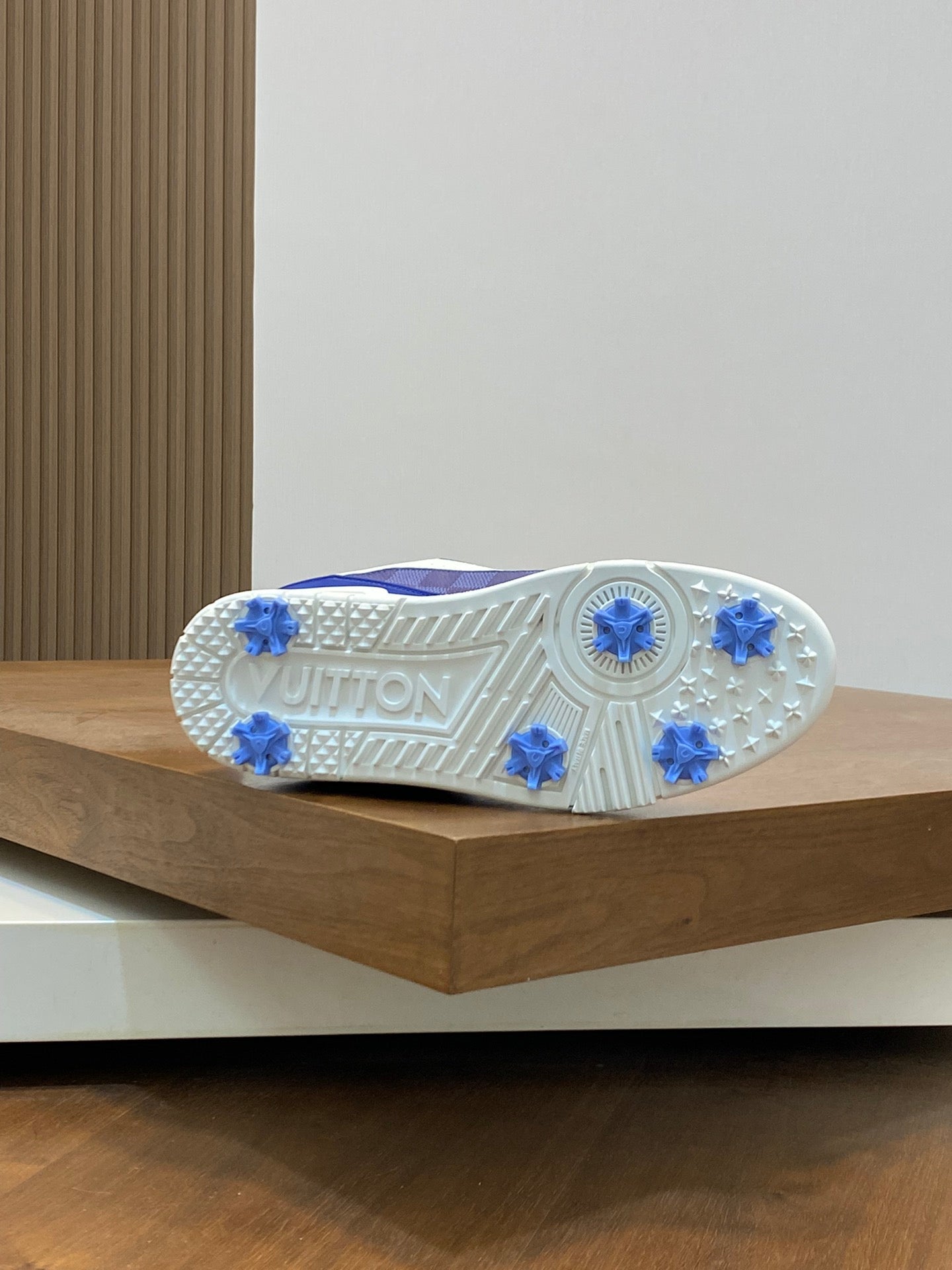 Louis Vuitton sneakers 204