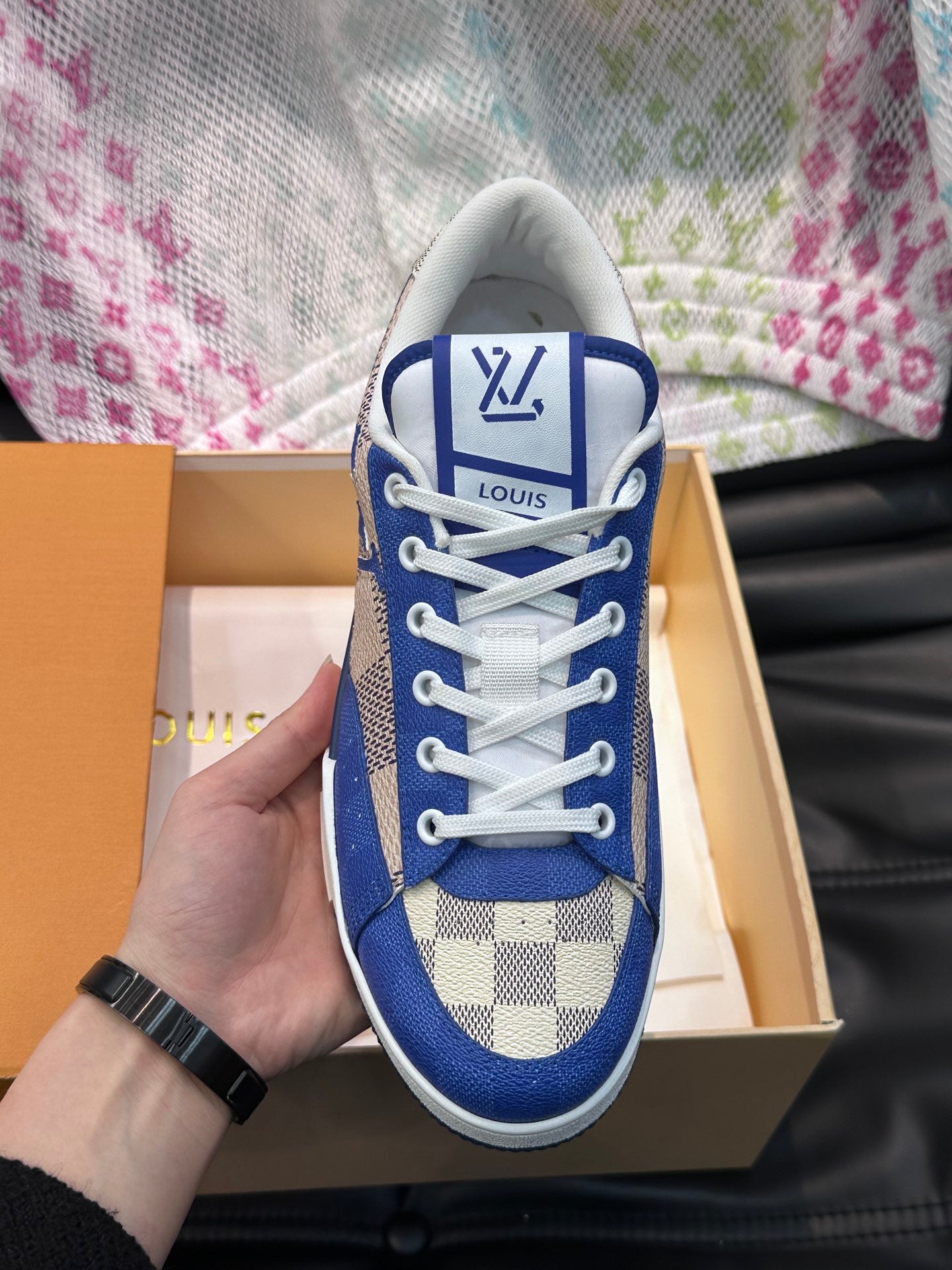 Louis Vuitton sneakers 208
