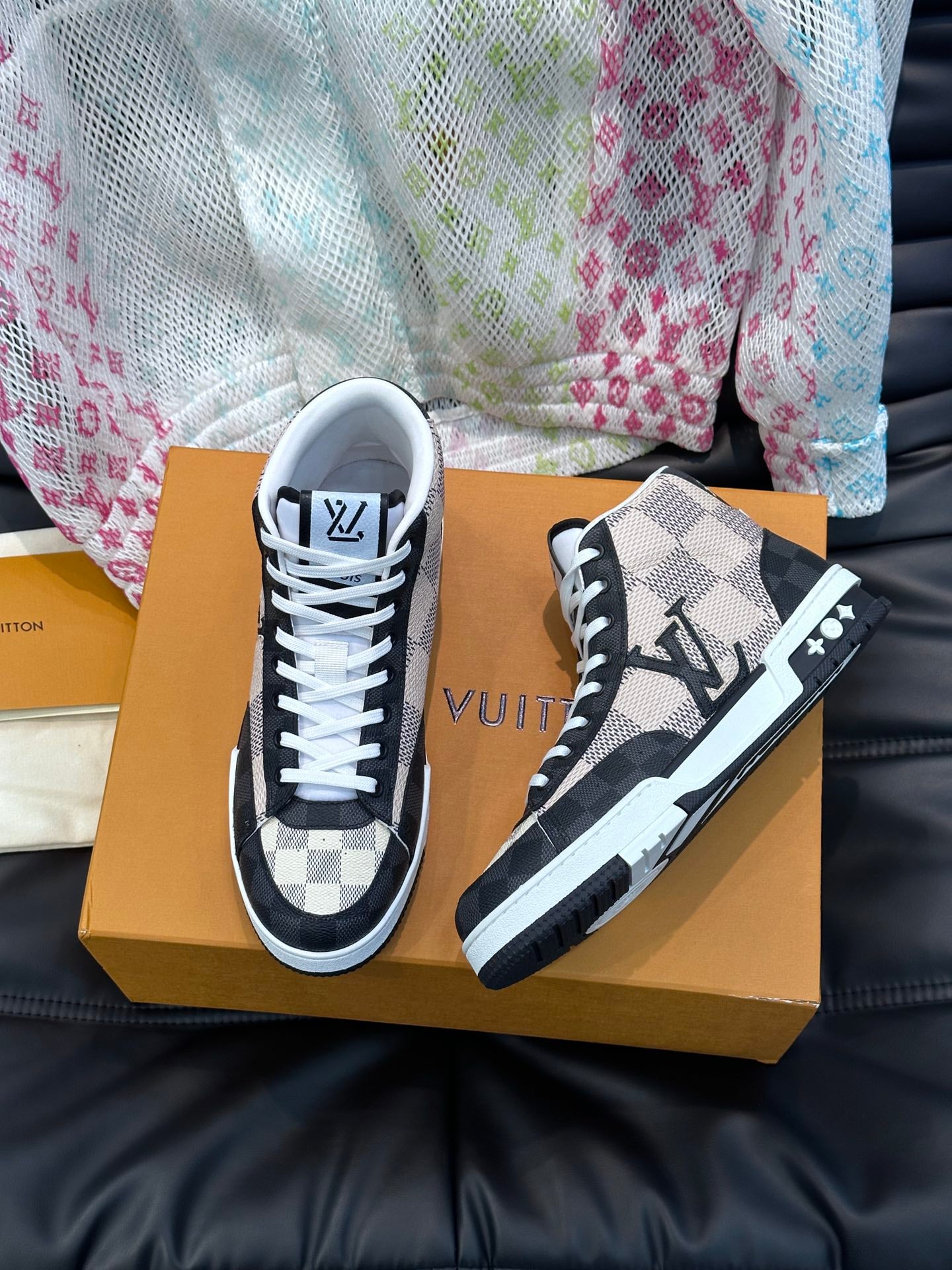 Louis Vuitton sneakers 209