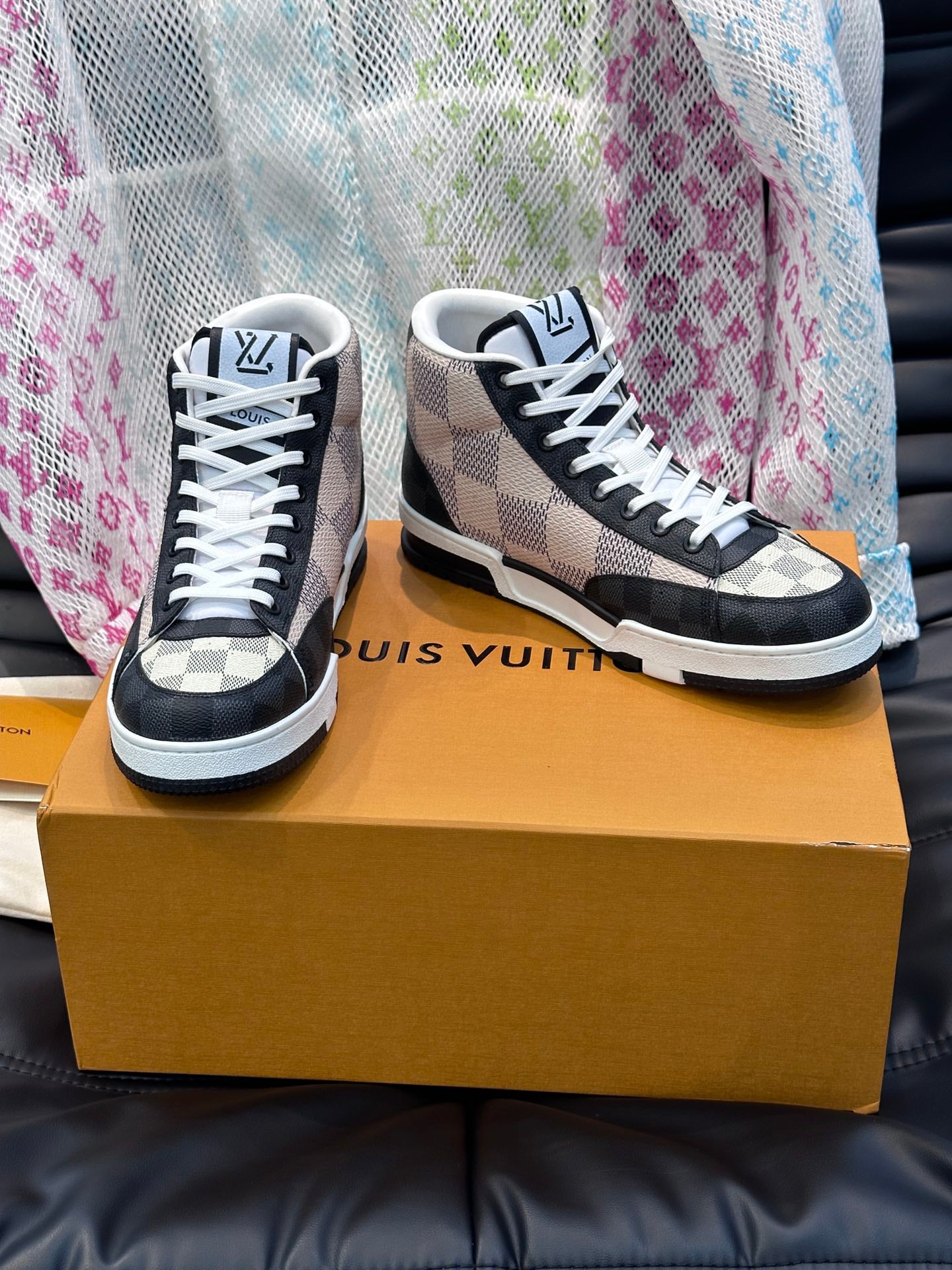 Louis Vuitton sneakers 209