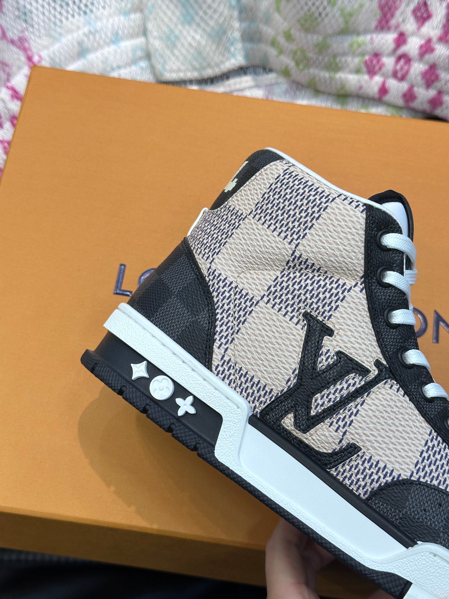 Louis Vuitton sneakers 209