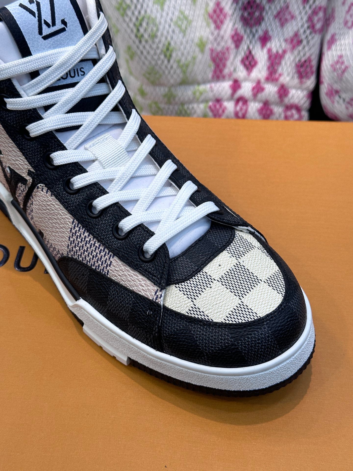 Louis Vuitton sneakers 209
