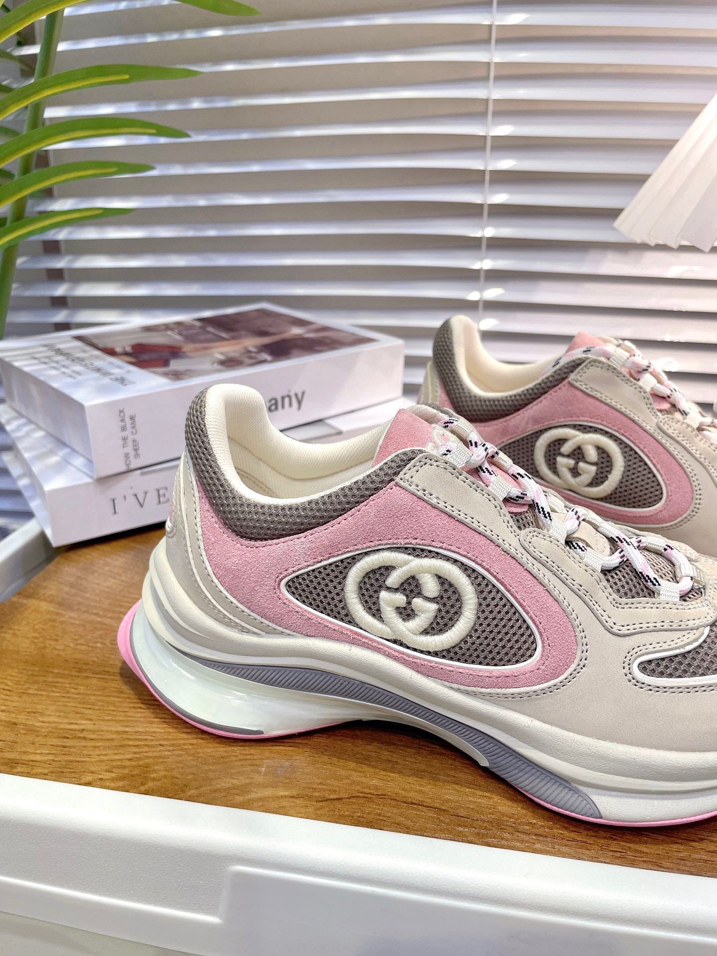 GUCCI sneakers 142