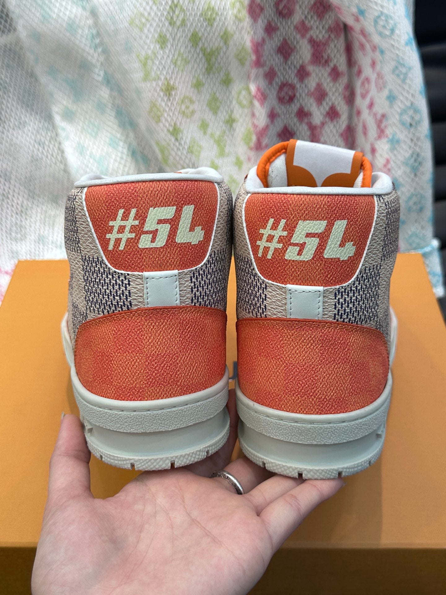 Louis Vuitton sneakers 210