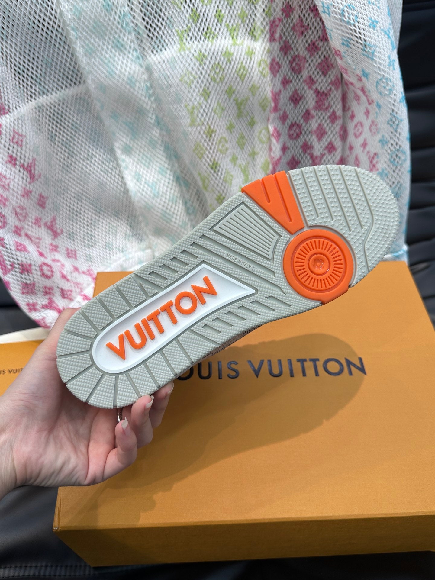 Louis Vuitton sneakers 210