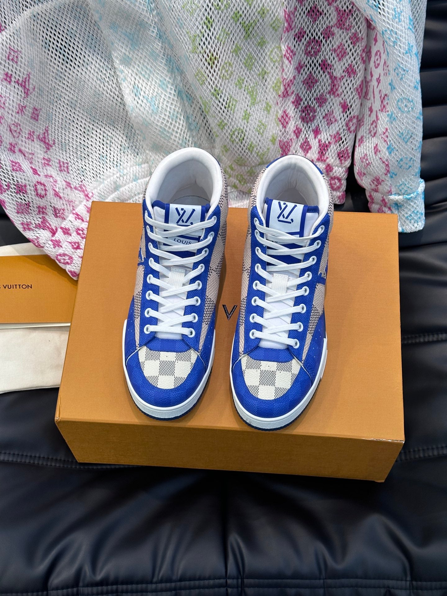 Louis Vuitton sneakers 211