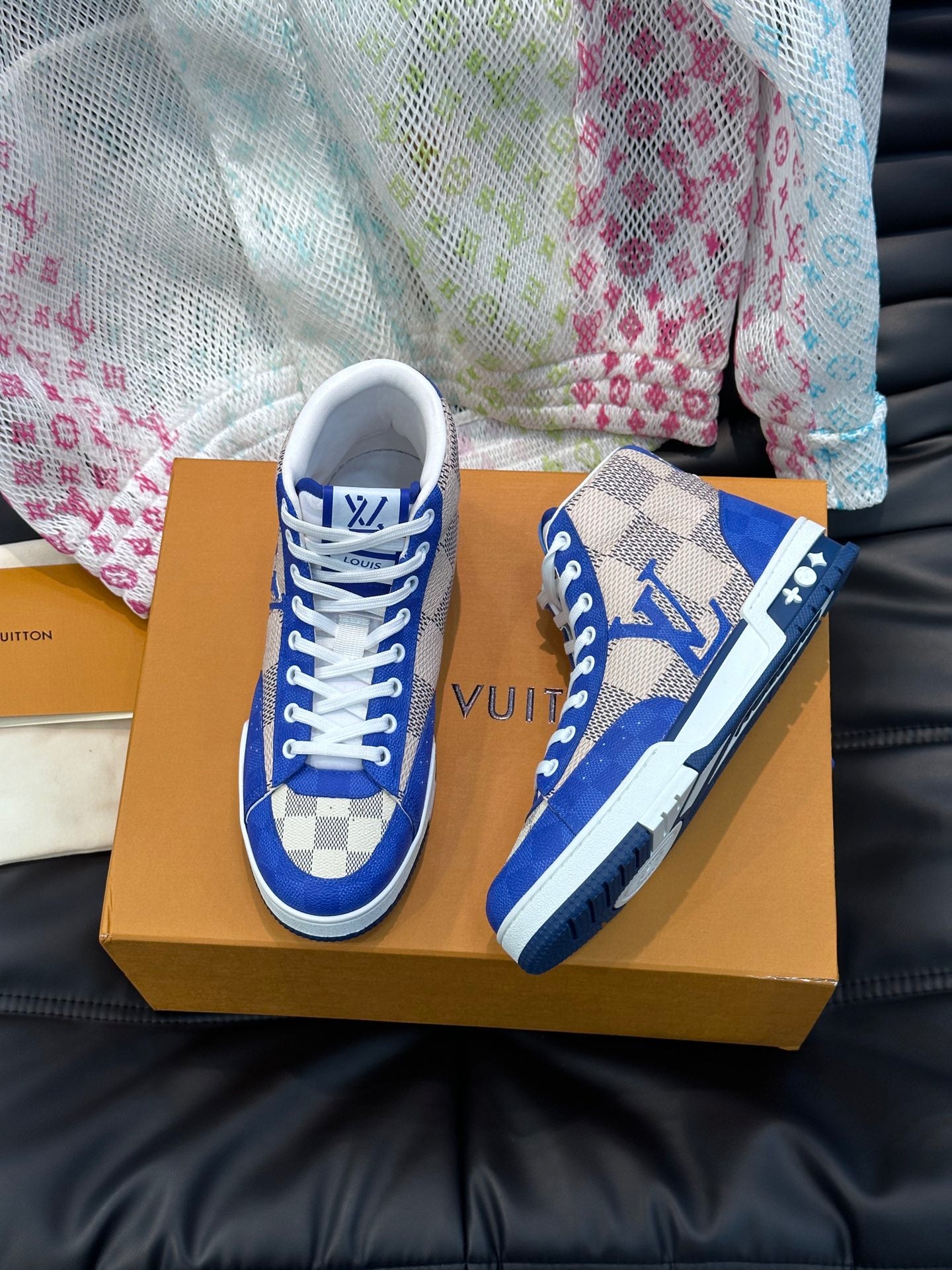 Louis Vuitton sneakers 211
